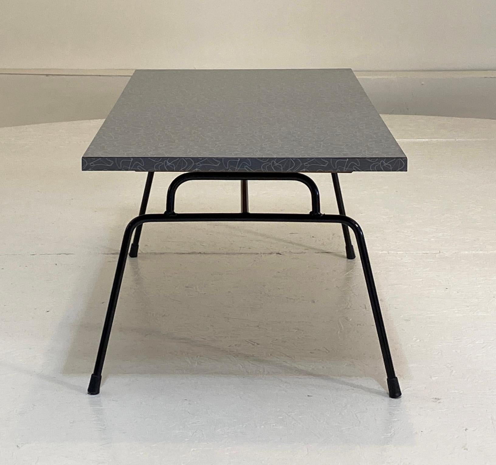 Couchtisch von Paul McCobb Raymond Loewy (amerikanisch) im Angebot