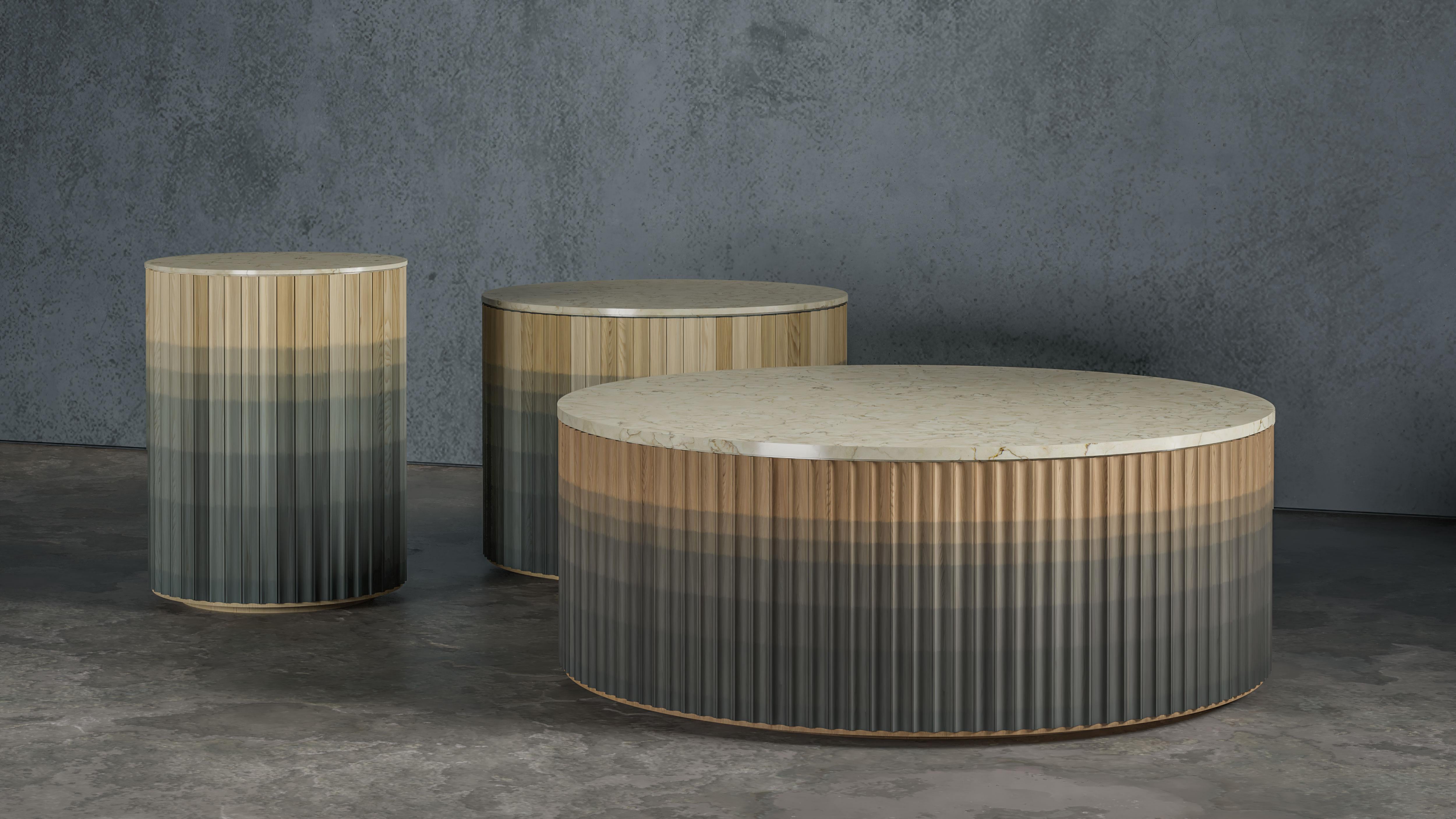 Americano Tavolino Pilar personalizzato / Ombré blu su acero + piano Crema Marfil in vendita