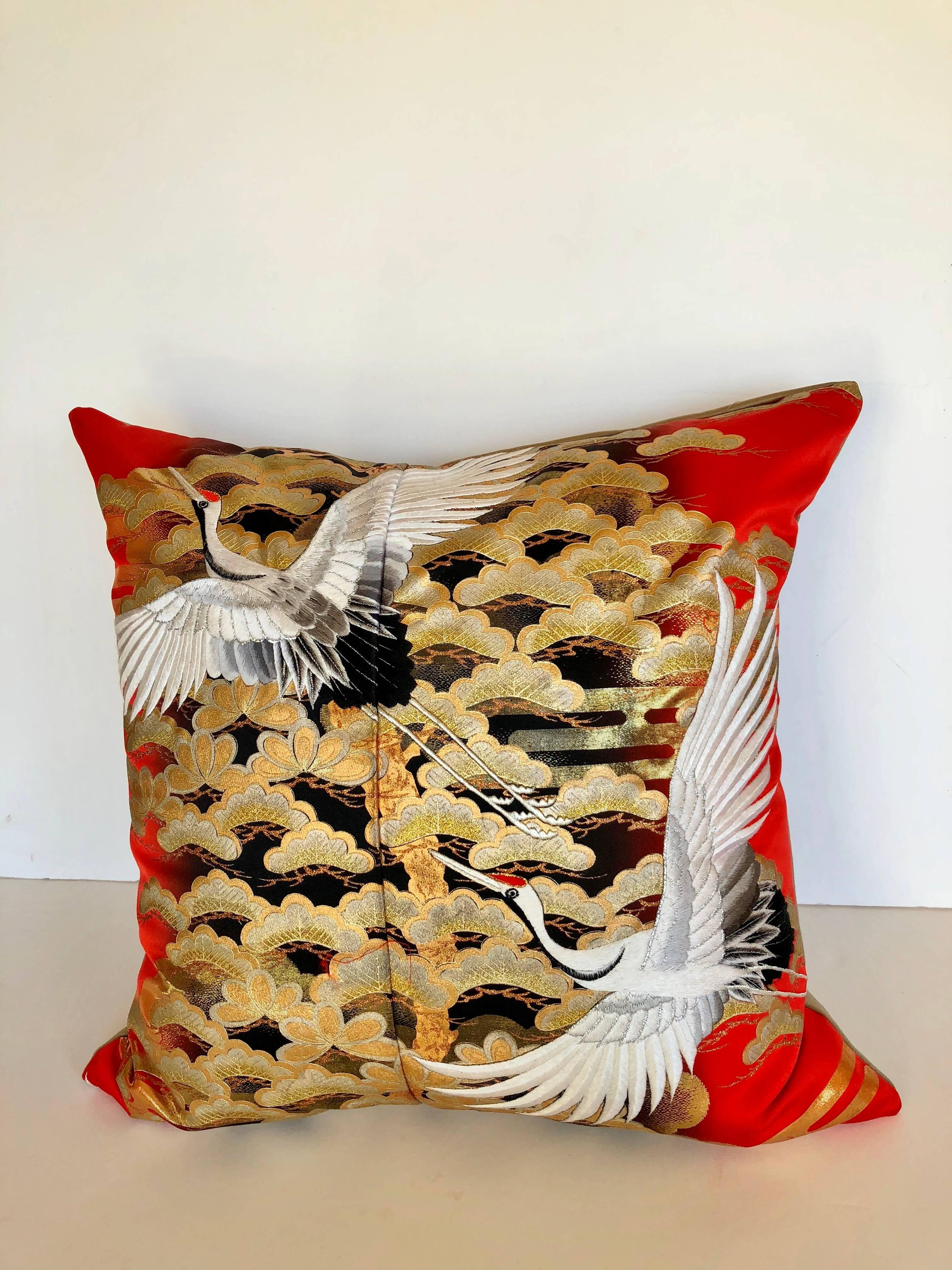 Custom Pillow Cut from a Japanese Vintage Silk Uchikake Wedding Kimono In Excellent Condition For Sale In Glen Ellyn, IL