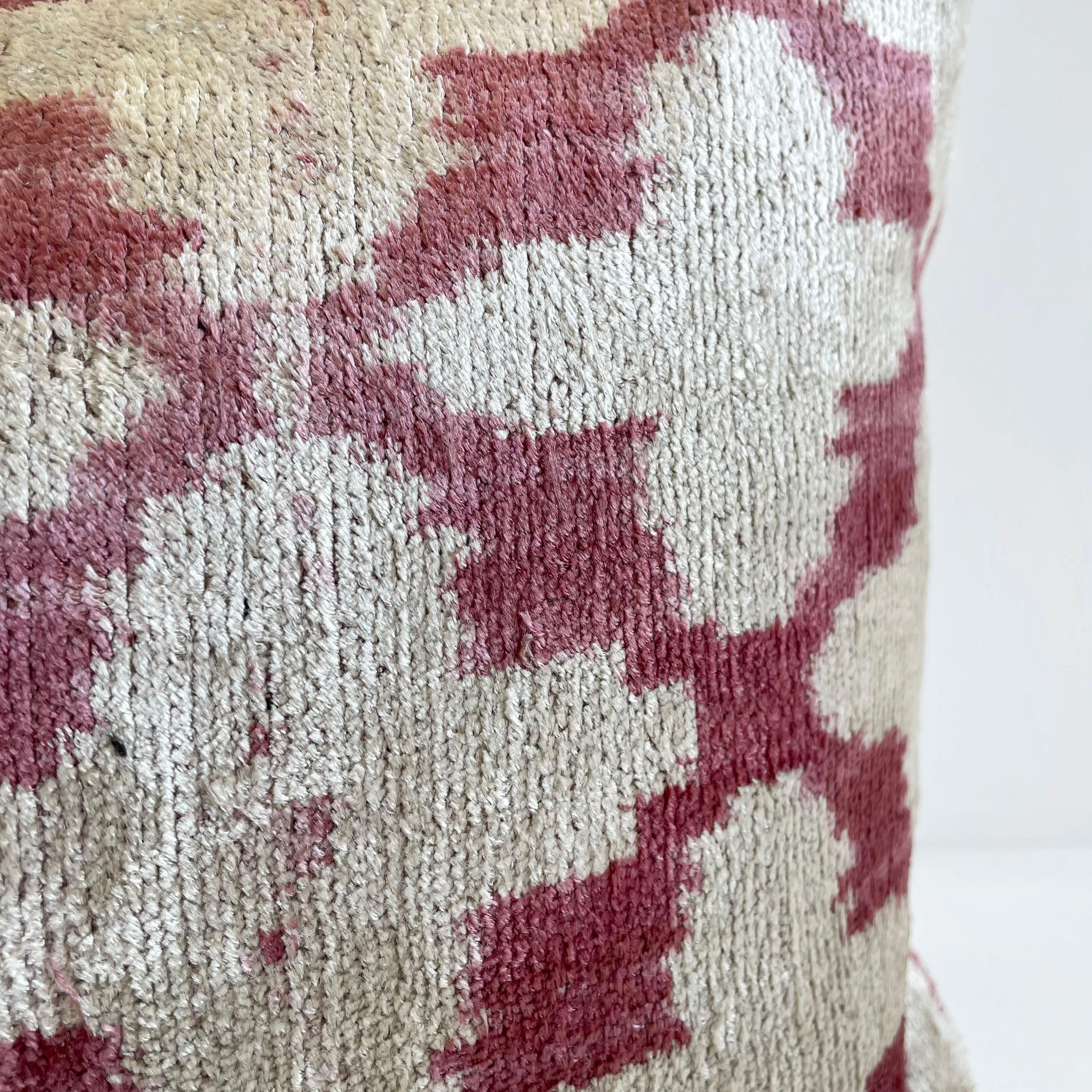 Custom pink and natural silk velvet pillow.


Measures: 22