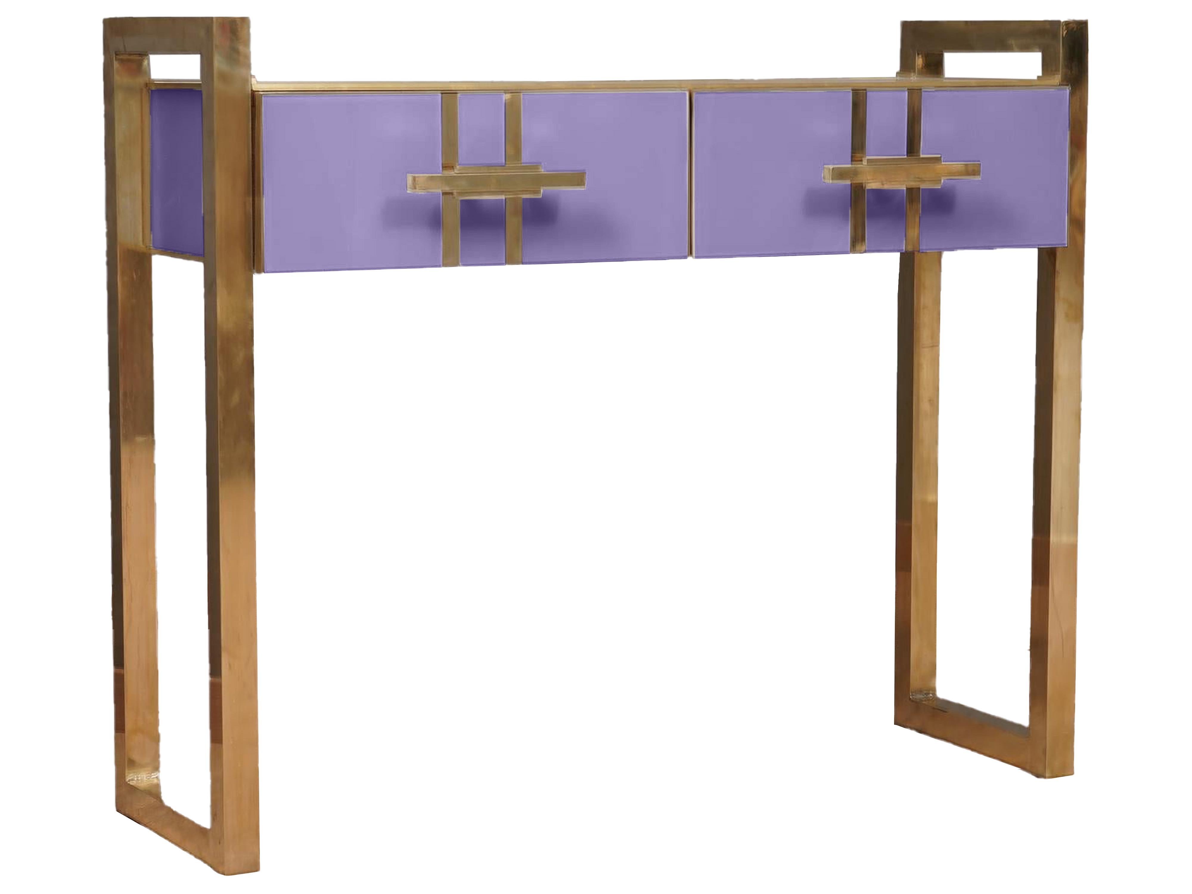 Discover the epitome of Italian craftsmanship with our custom purple Murano glass console table, a modern masterpiece that combines the timeless elegance of Murano glass with the sophistication of brass. 

This unique console table features a solid