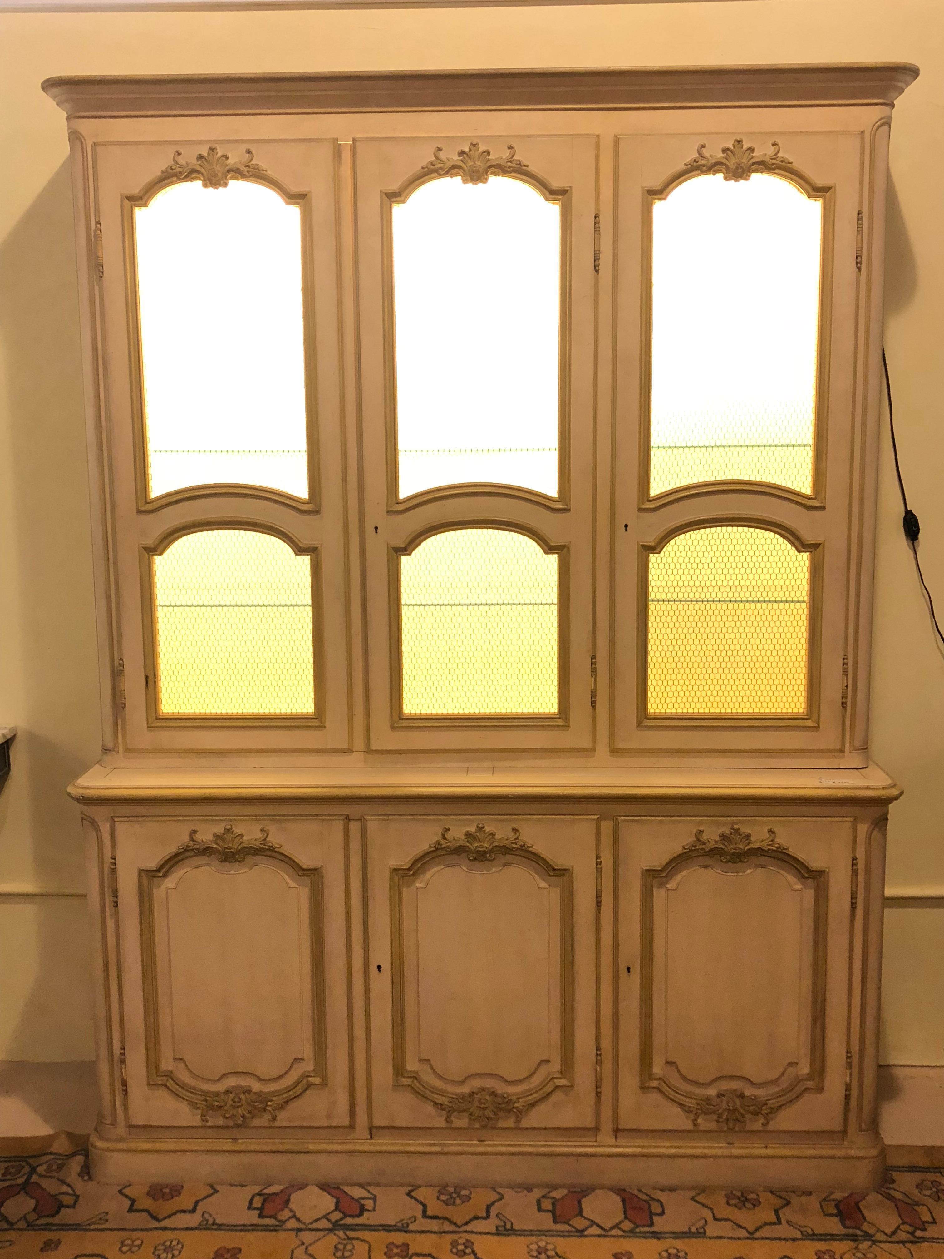 Custom Quality Baker Cream and Gilt Distressed China Cabinet Oak Lined Two-Piece 8
