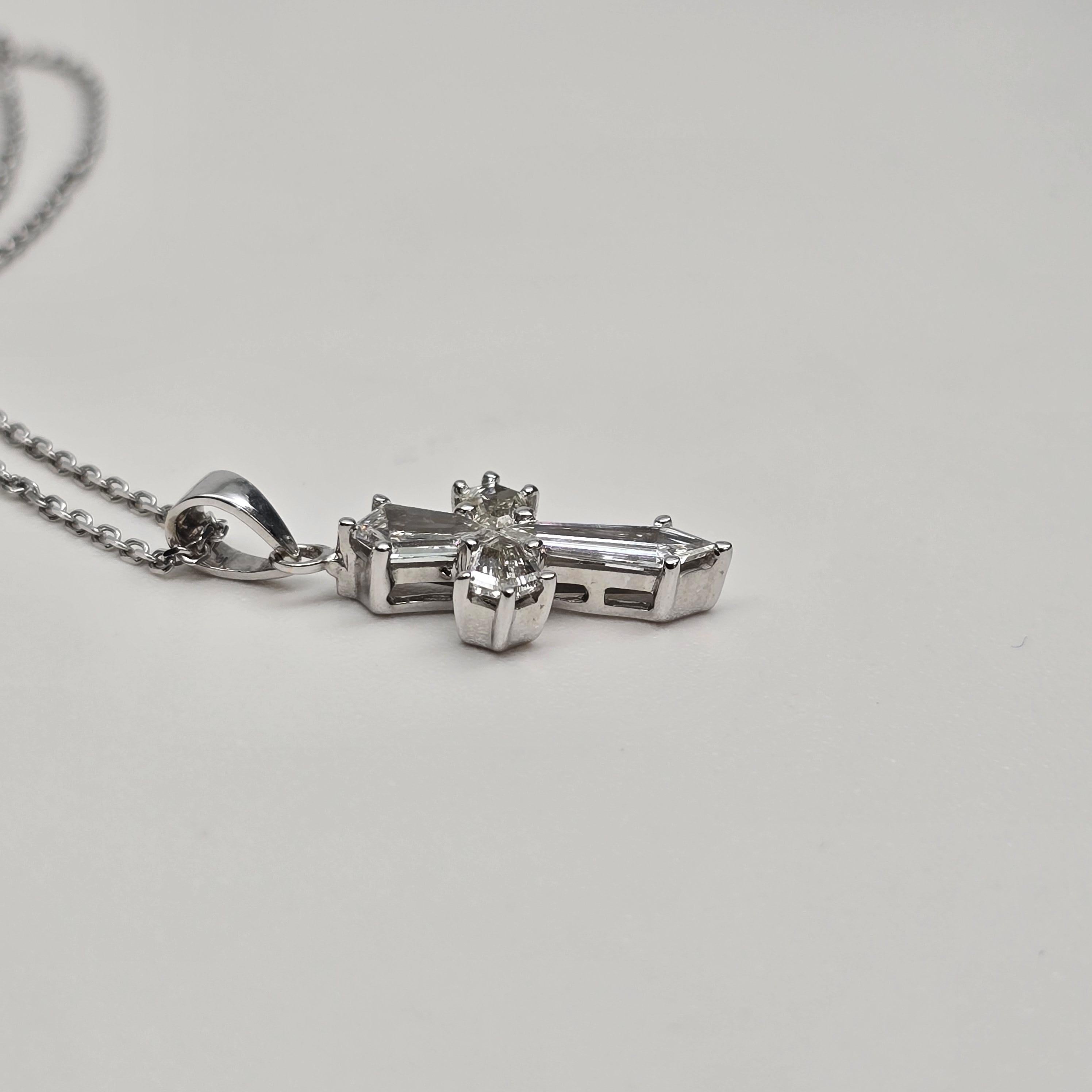 Taglio princess Collana con croce di diamanti personalizzata RARE in oro 14KT 1.10ct in vendita