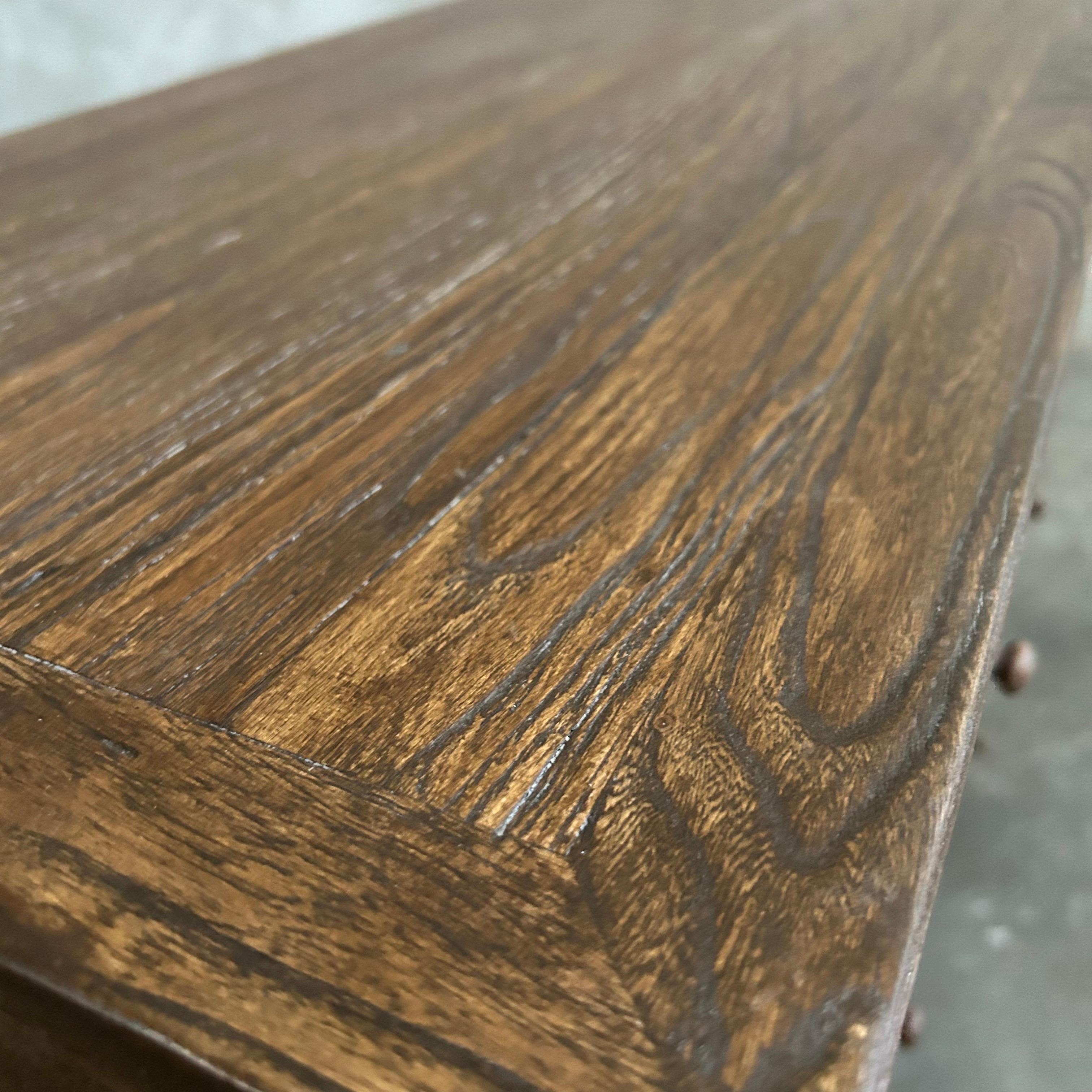 Custom Reclaimed Ulme Wood Kommode Walnuss Finish im Zustand „Neu“ im Angebot in Brea, CA