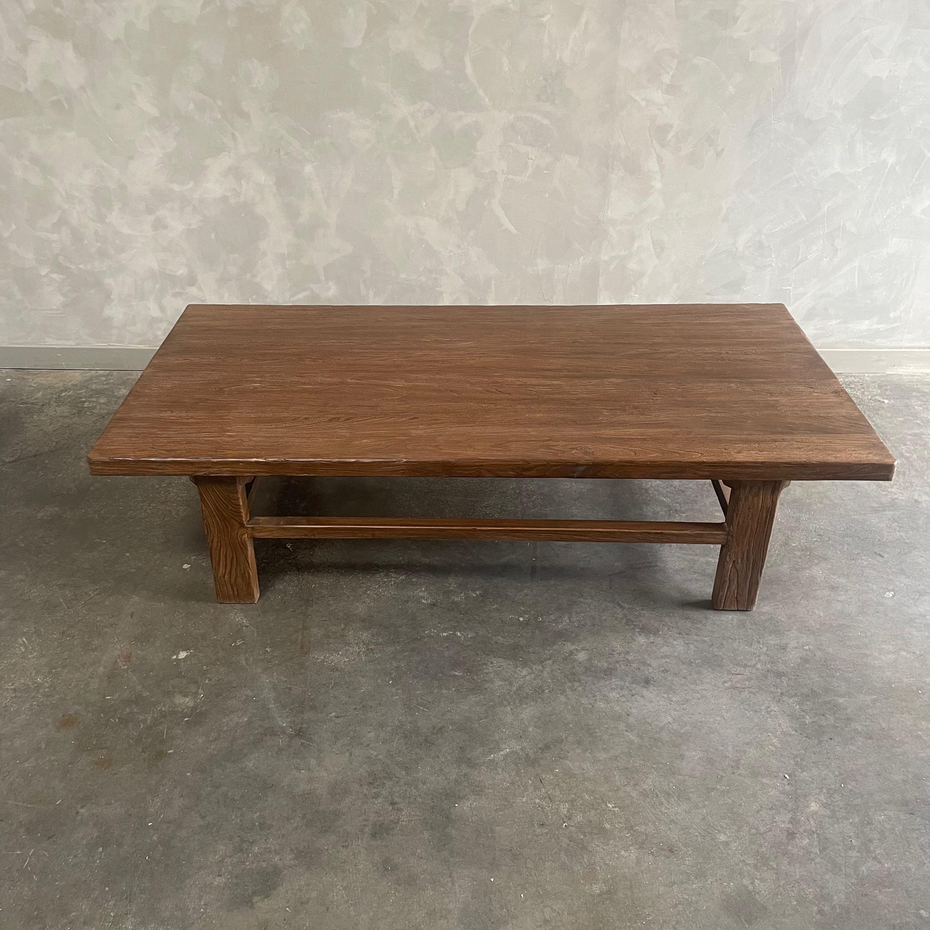 Table basse en bois d'orme recyclé sur mesure Wood Neuf - En vente à Old Town Orange, CA