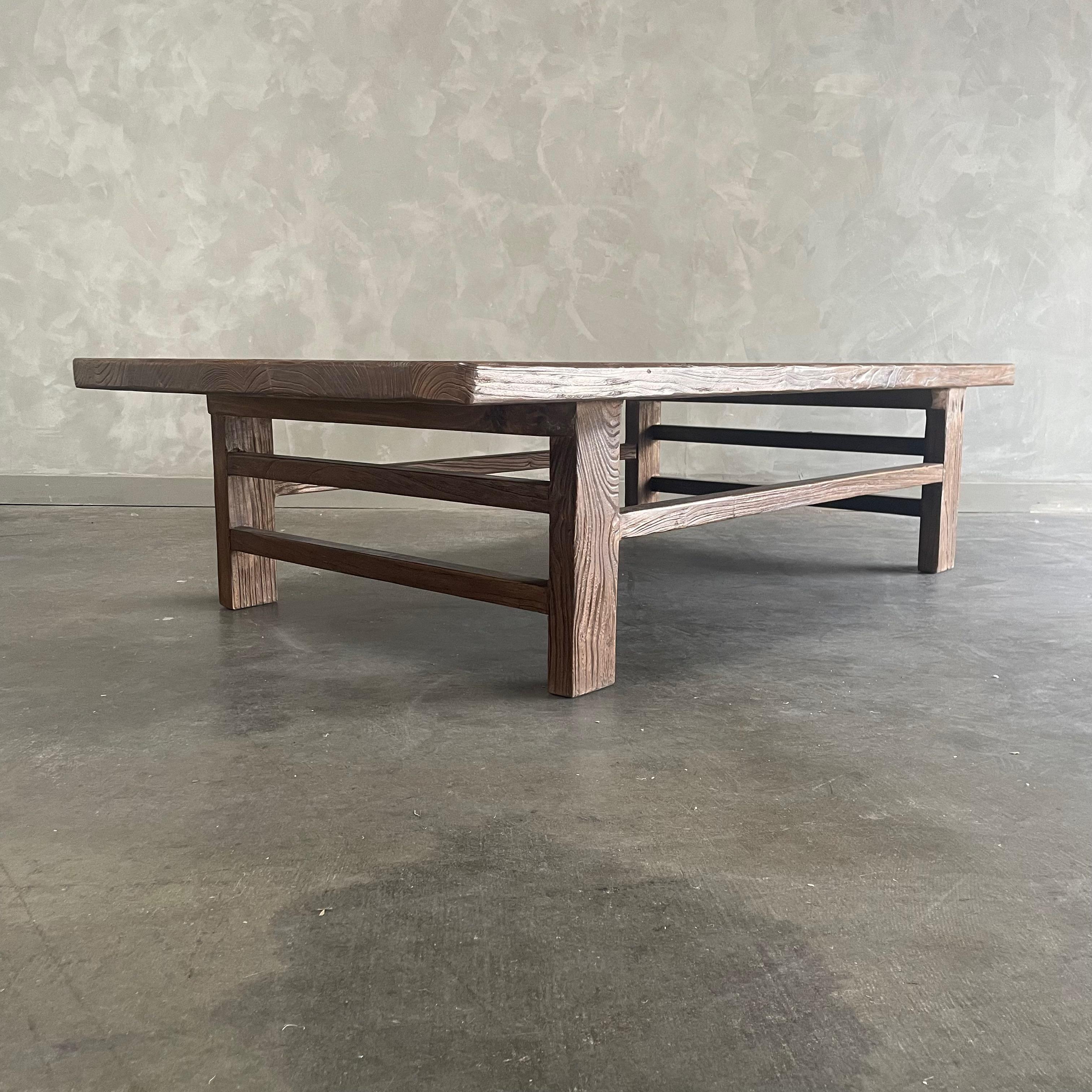 Orme Table basse en bois d'orme recyclé sur mesure Wood en vente