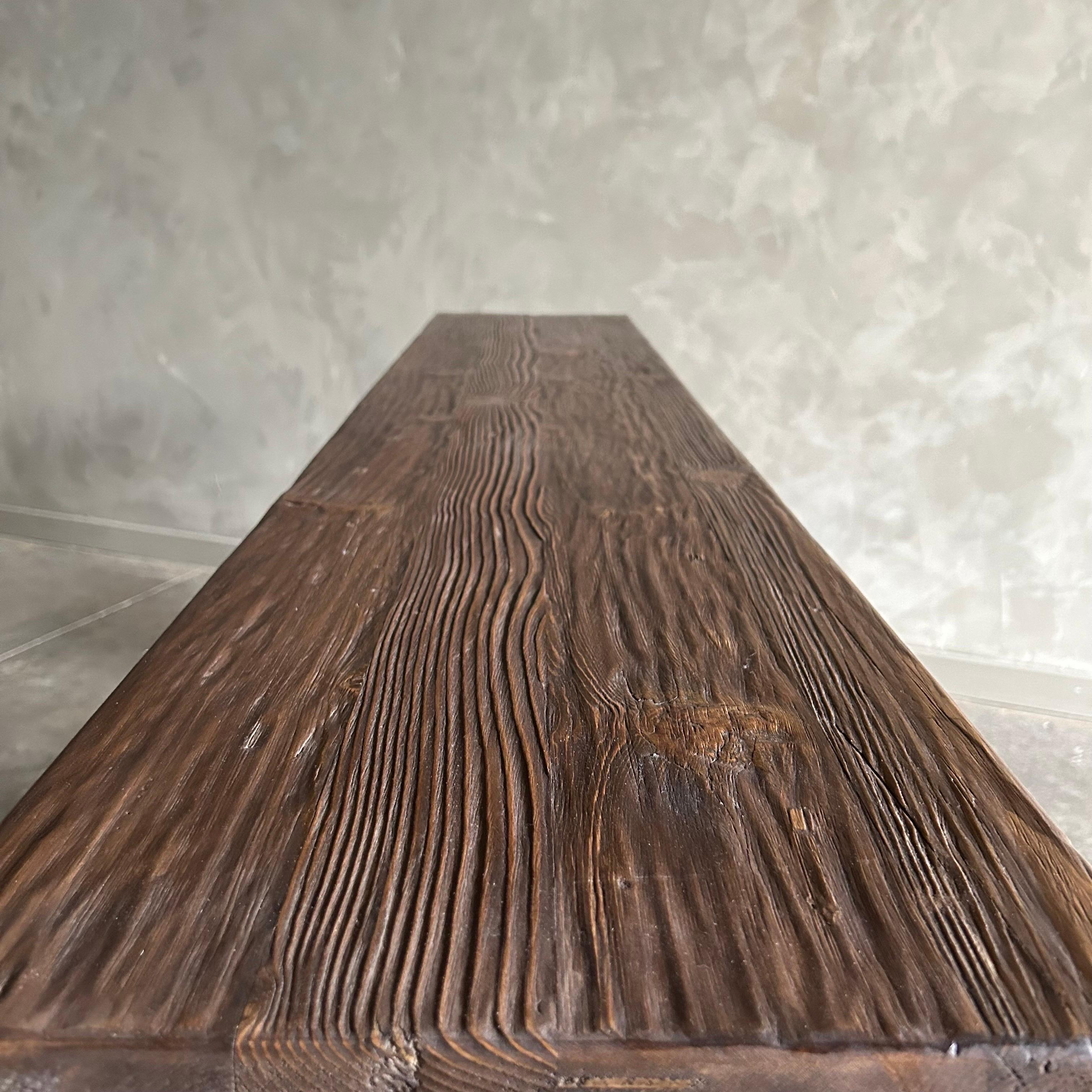 Table console en bois d'orme récupéré, finition foncée, avec étagère Neuf - En vente à Brea, CA