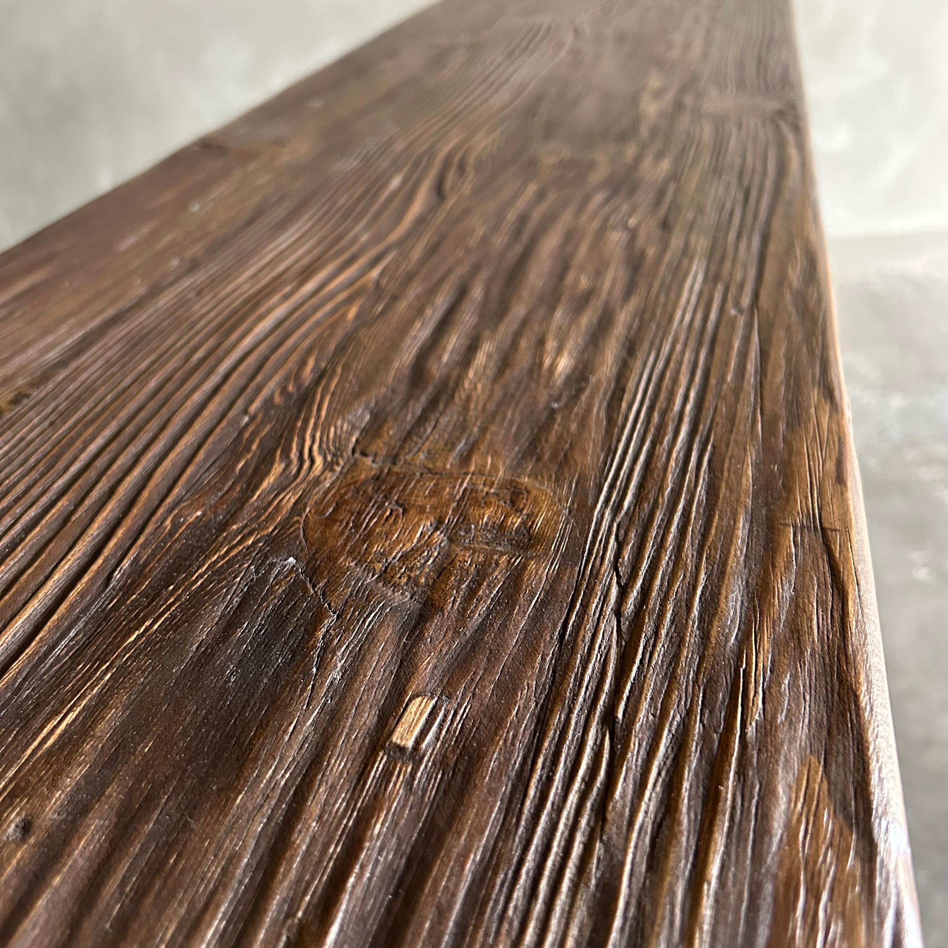 Table console en bois d'orme récupéré, finition foncée, avec étagère en vente 1