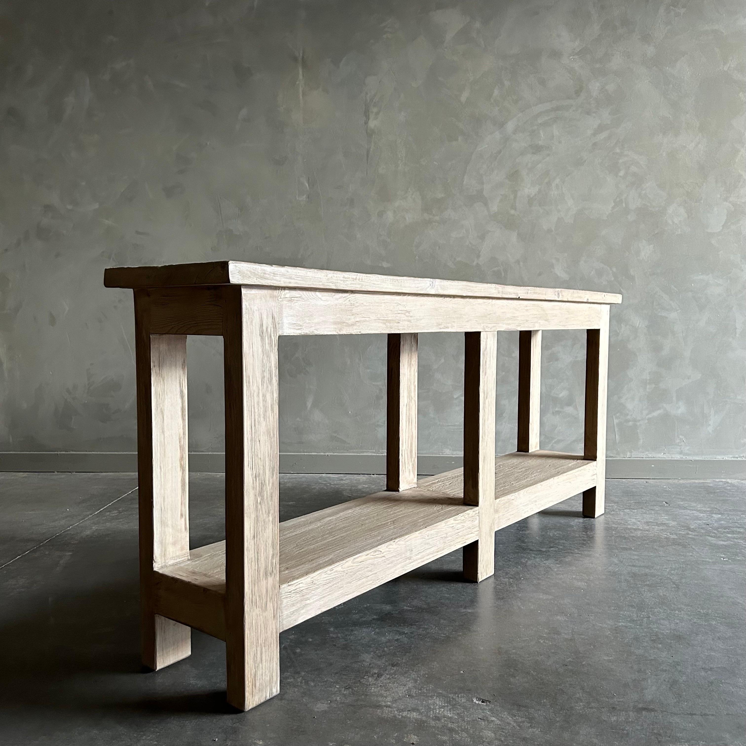 Tavolo consolle personalizzato in legno di olmo recuperato con scaffale in vendita 4