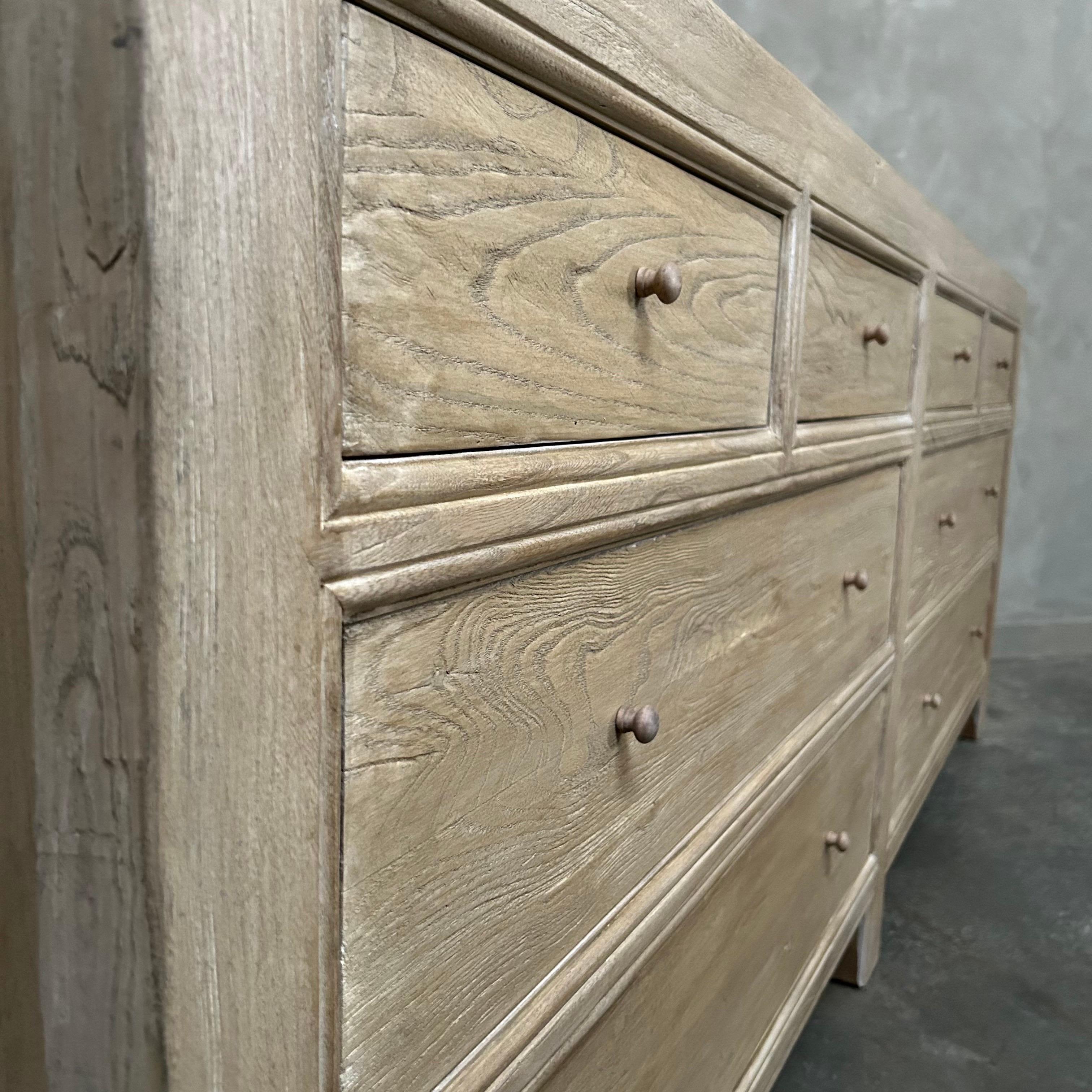 Comò personalizzato in legno di olmo recuperato con finitura Nature In condizioni Nuovo in vendita a Old Town Orange, CA