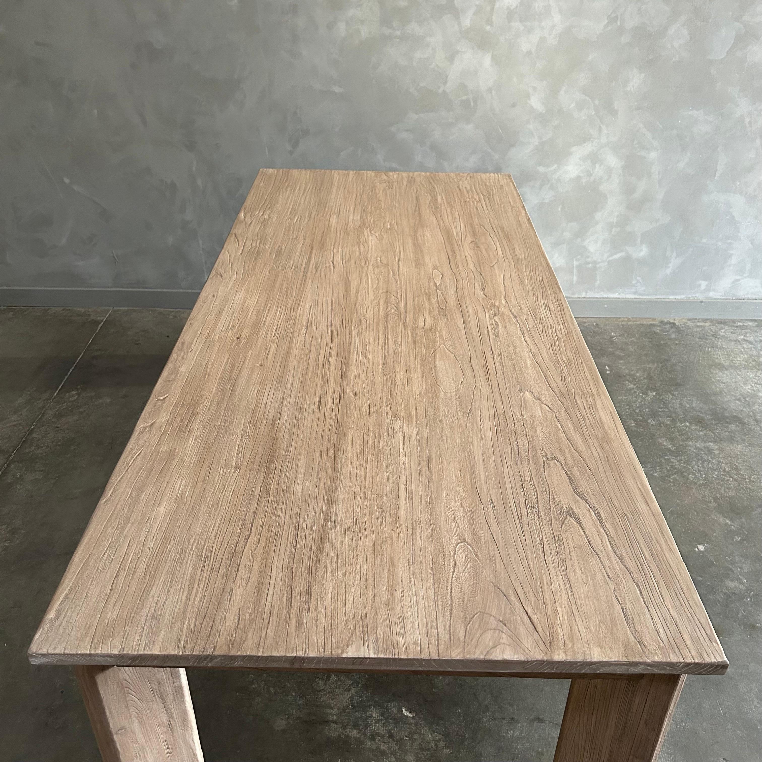 Table de salle à manger moderne en bois d'orme récupéré, fabriquée sur mesure en vente 4