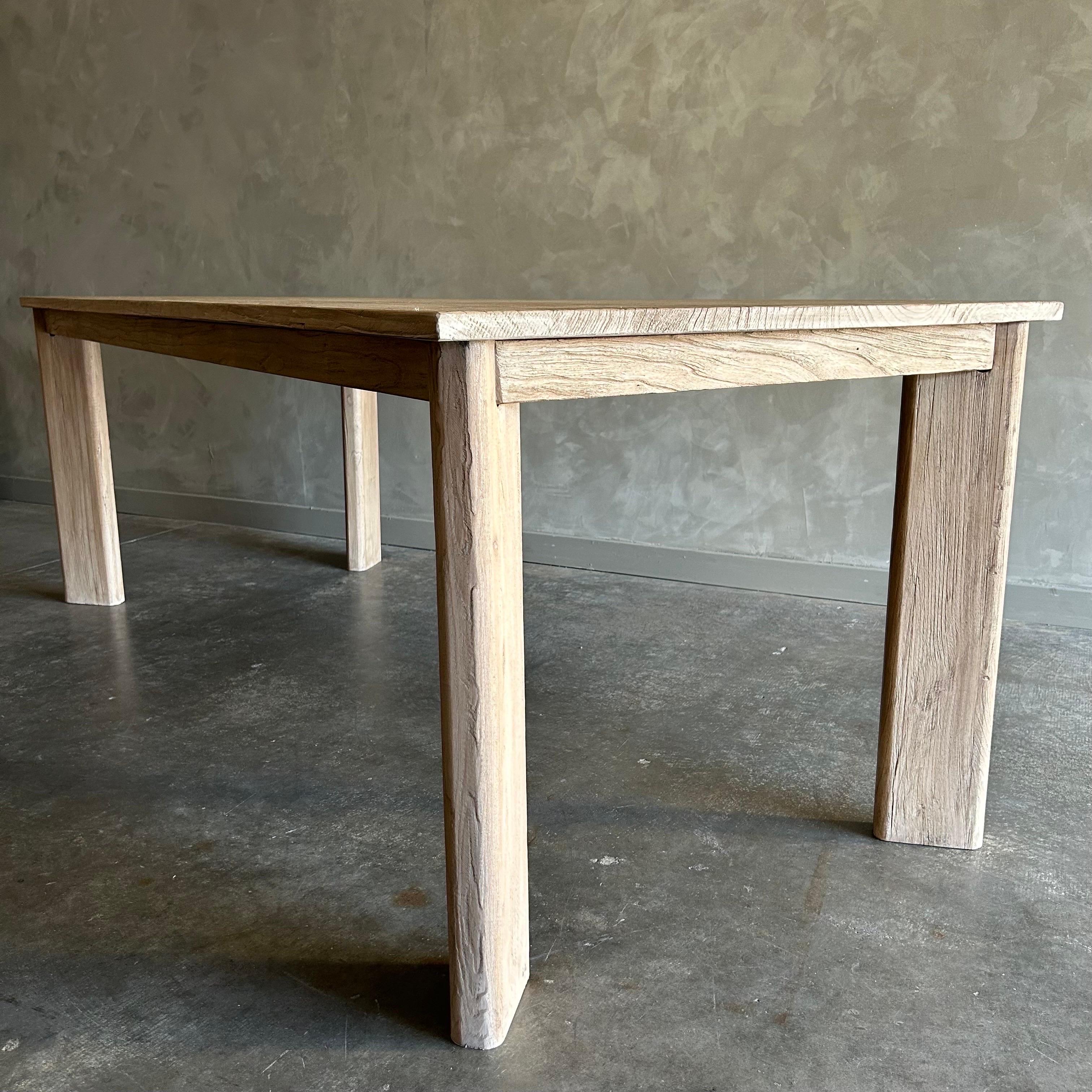 Table de salle à manger moderne en bois d'orme récupéré, fabriquée sur mesure en vente 5