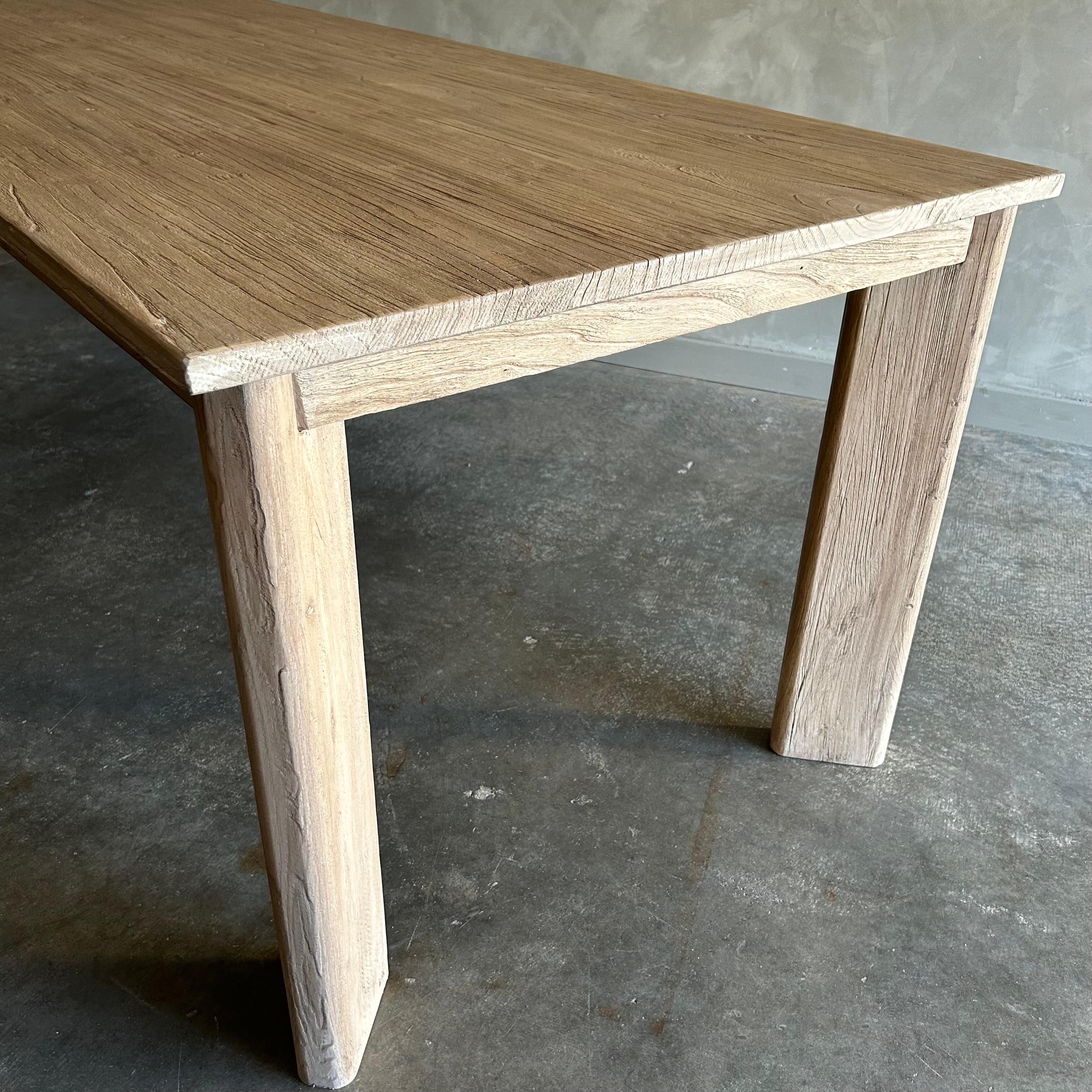 Table de salle à manger moderne en bois d'orme récupéré, fabriquée sur mesure en vente 6
