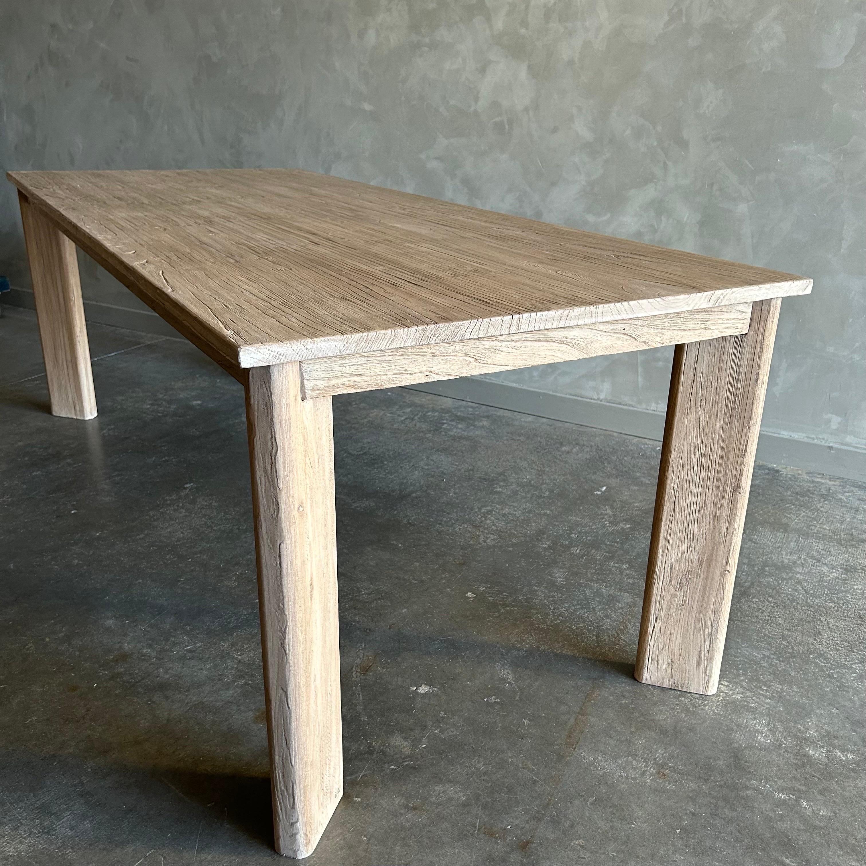 Table de salle à manger moderne en bois d'orme récupéré, fabriquée sur mesure en vente 7
