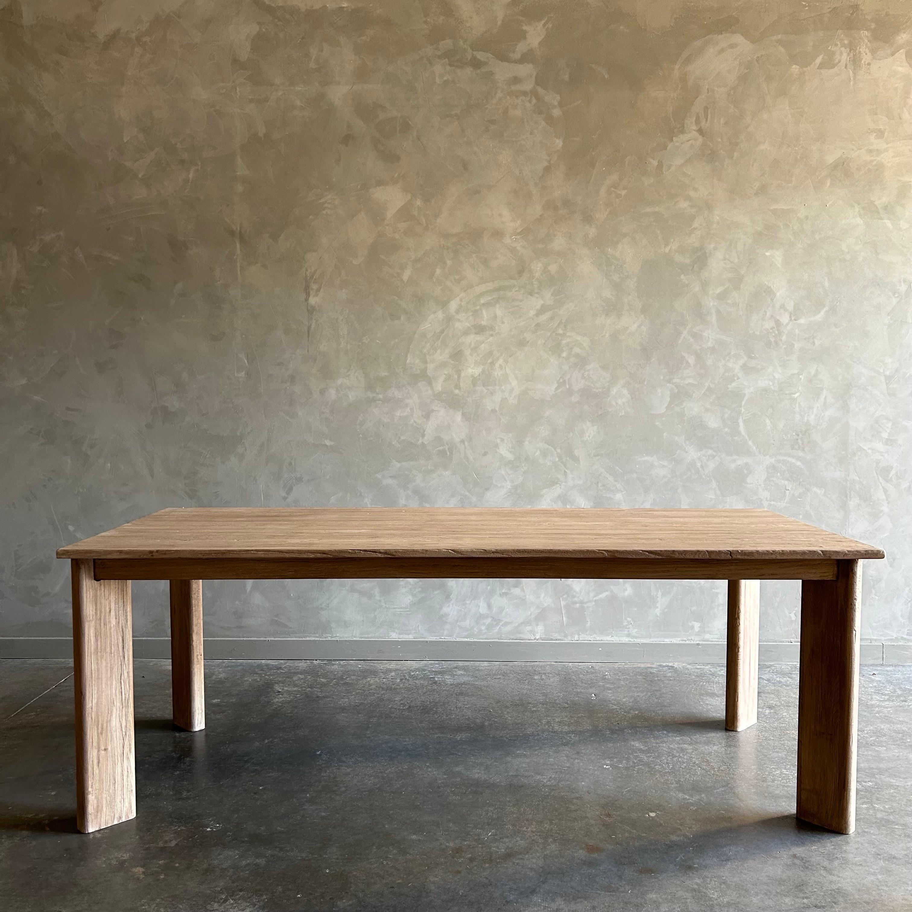 Table de salle à manger moderne en bois d'orme récupéré, fabriquée sur mesure en vente 8