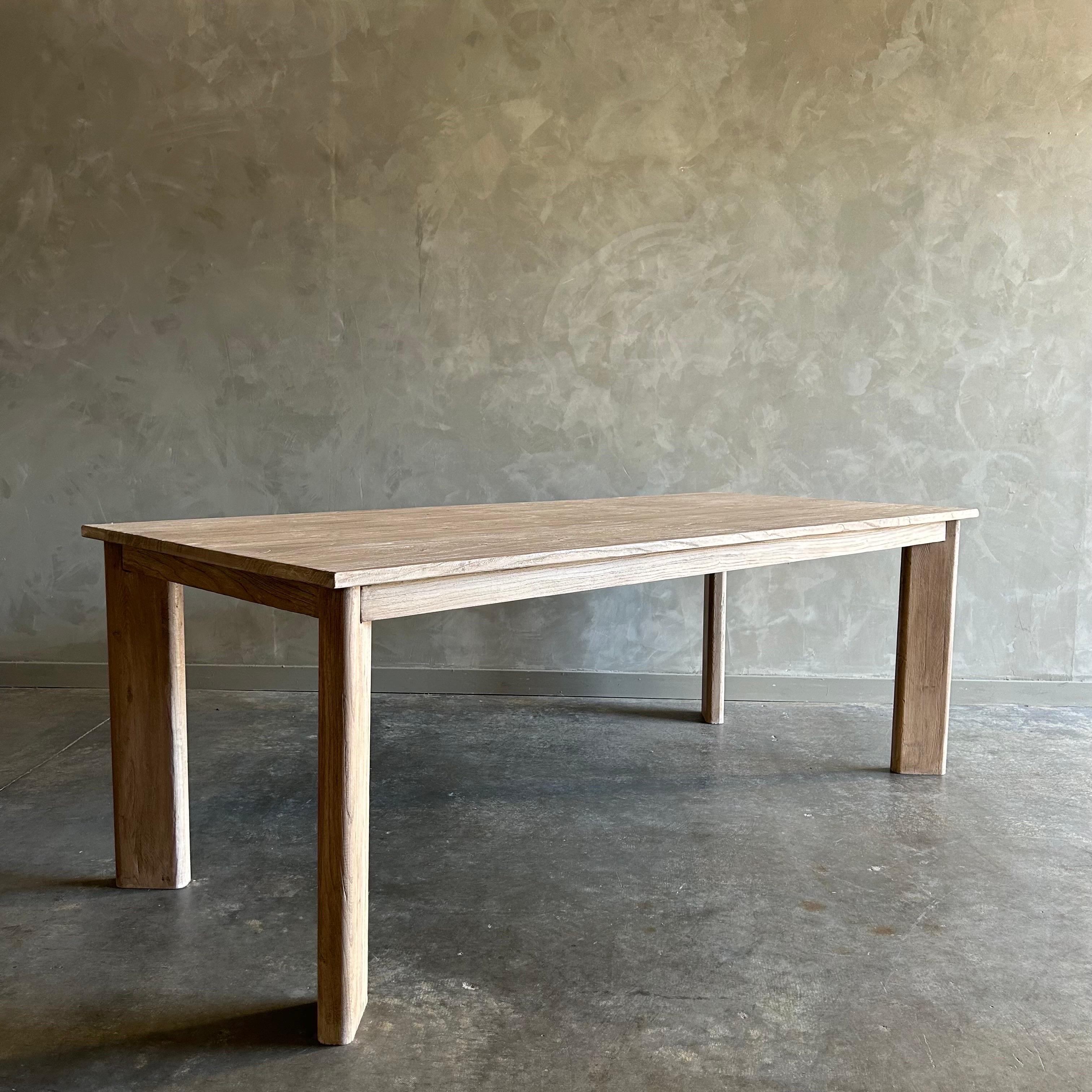 Table de salle à manger moderne en bois d'orme récupéré, fabriquée sur mesure en vente 9
