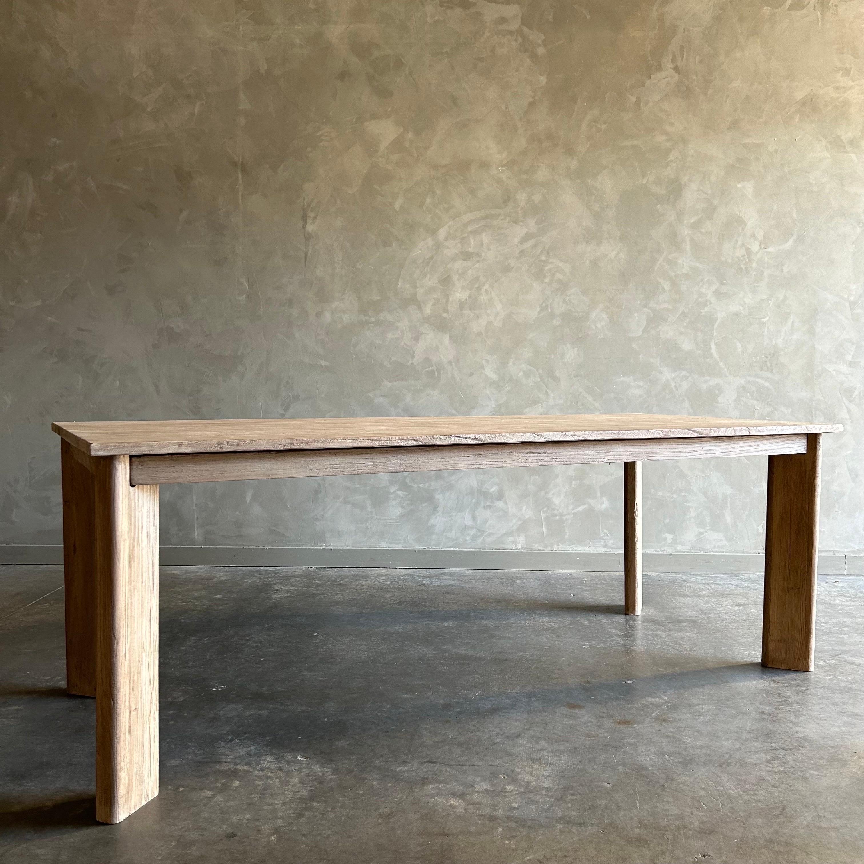 Table de salle à manger moderne en bois d'orme récupéré, fabriquée sur mesure en vente 1