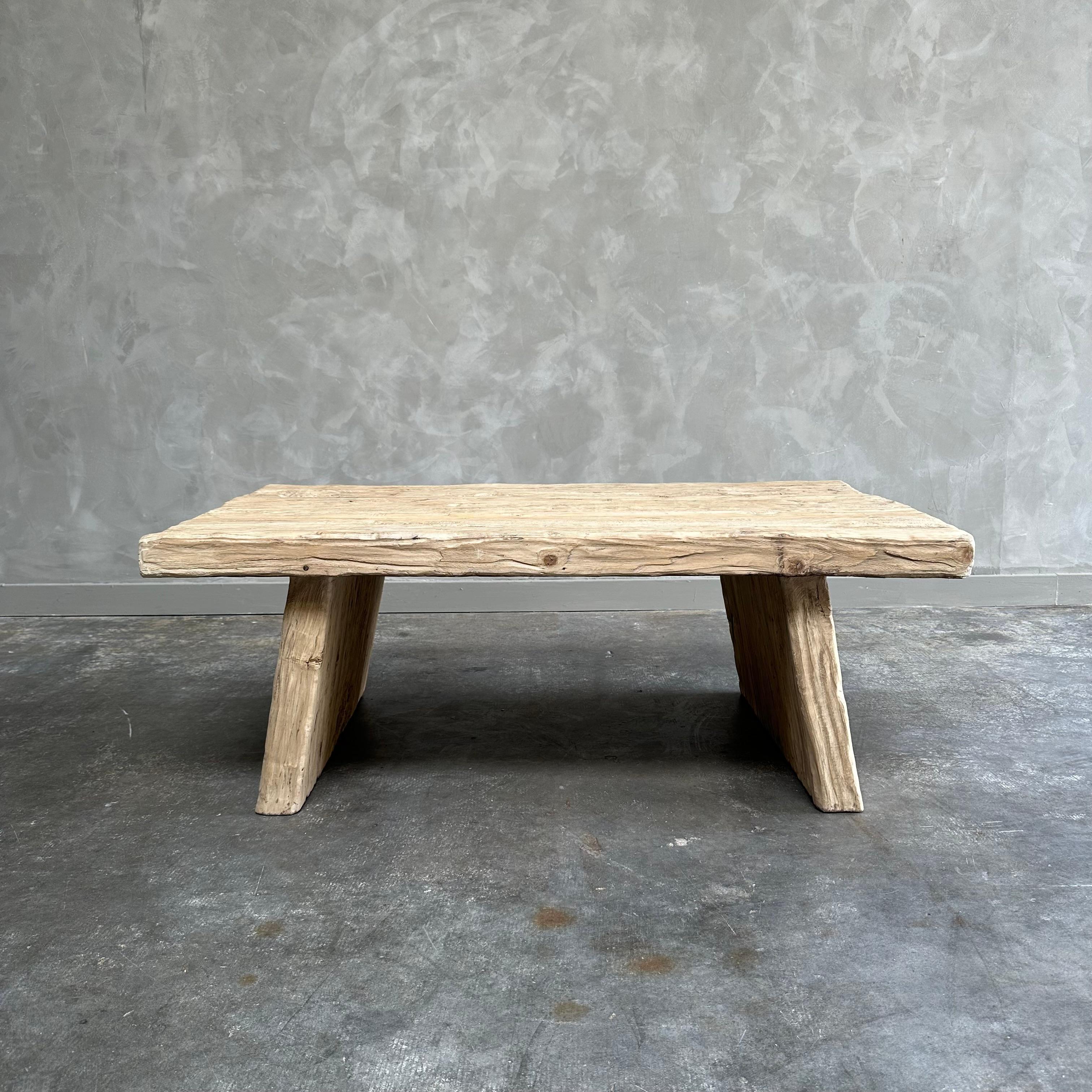 Table basse rustique en bois d'orme récupéré sur mesure en vente 1
