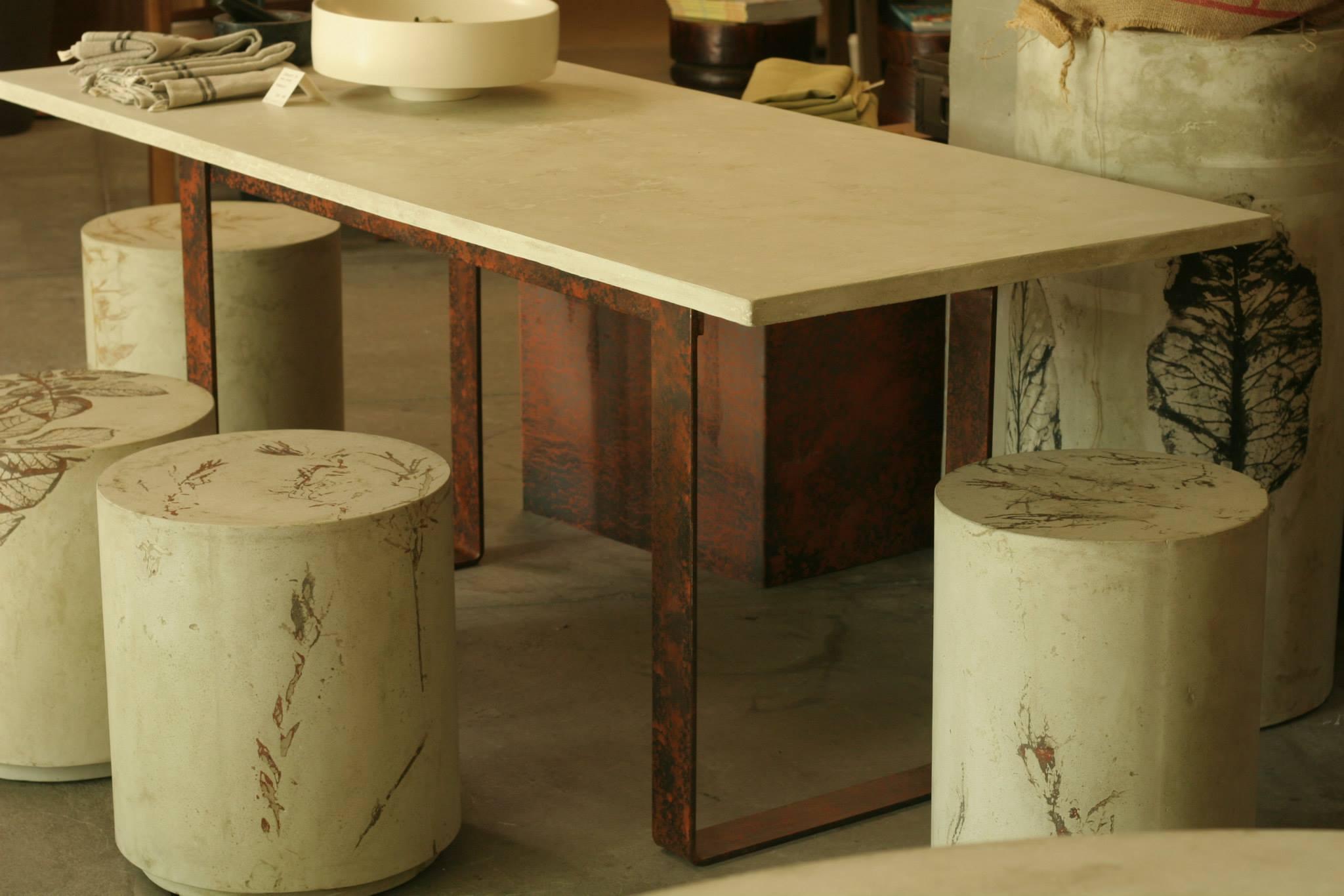 Maßgefertigte rechteckige Betonbänke oder Tischplatten für Esstisch, Konsole und Couchtisch (Moderne) im Angebot