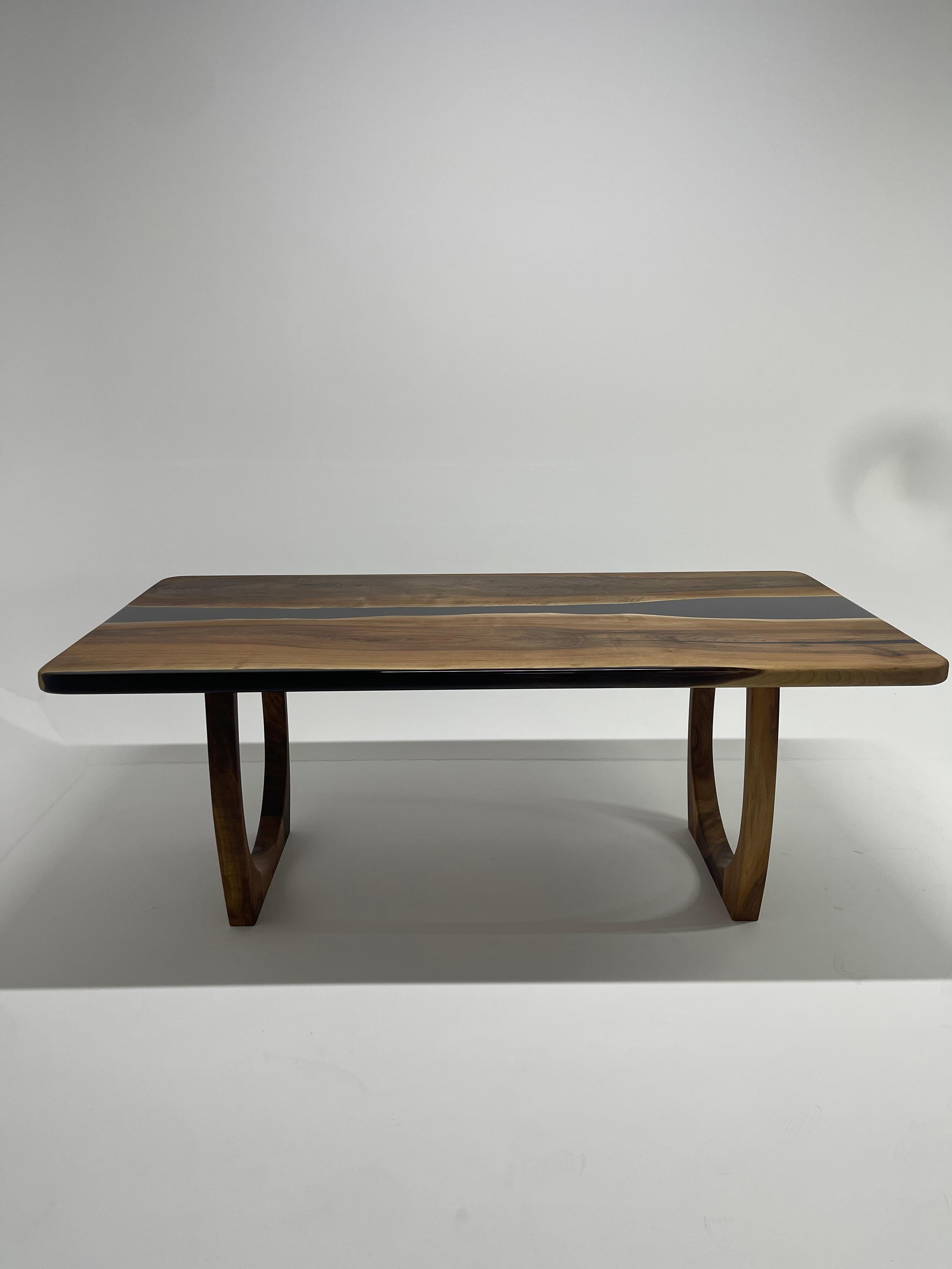 Turco Tavolo da pranzo River in resina nera - Tavolo da cucina Wood - Mobili in legno di alta gamma in vendita