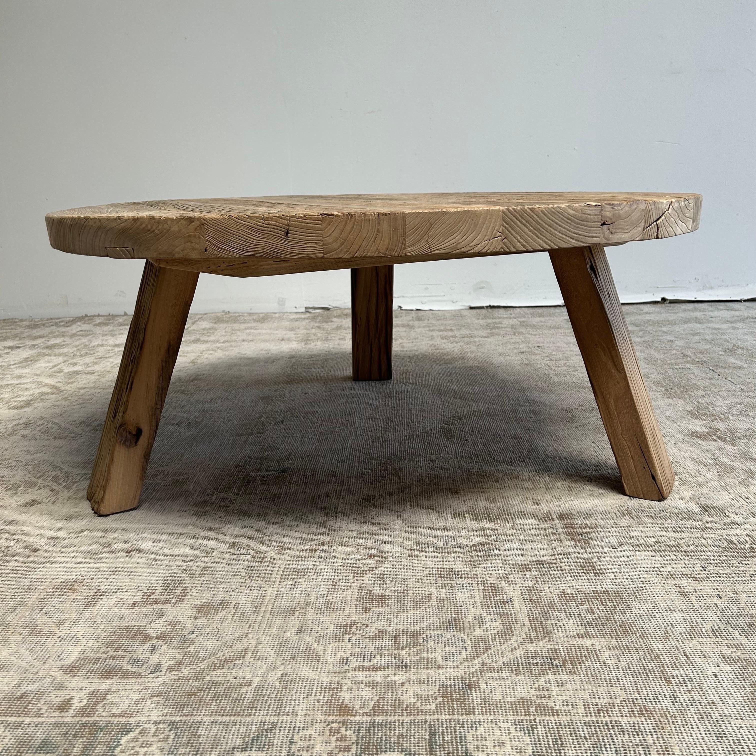 Custom Round Reclaimee Elm Coffee Table with Tri-Leg In New Condition For Sale In Brea, CA