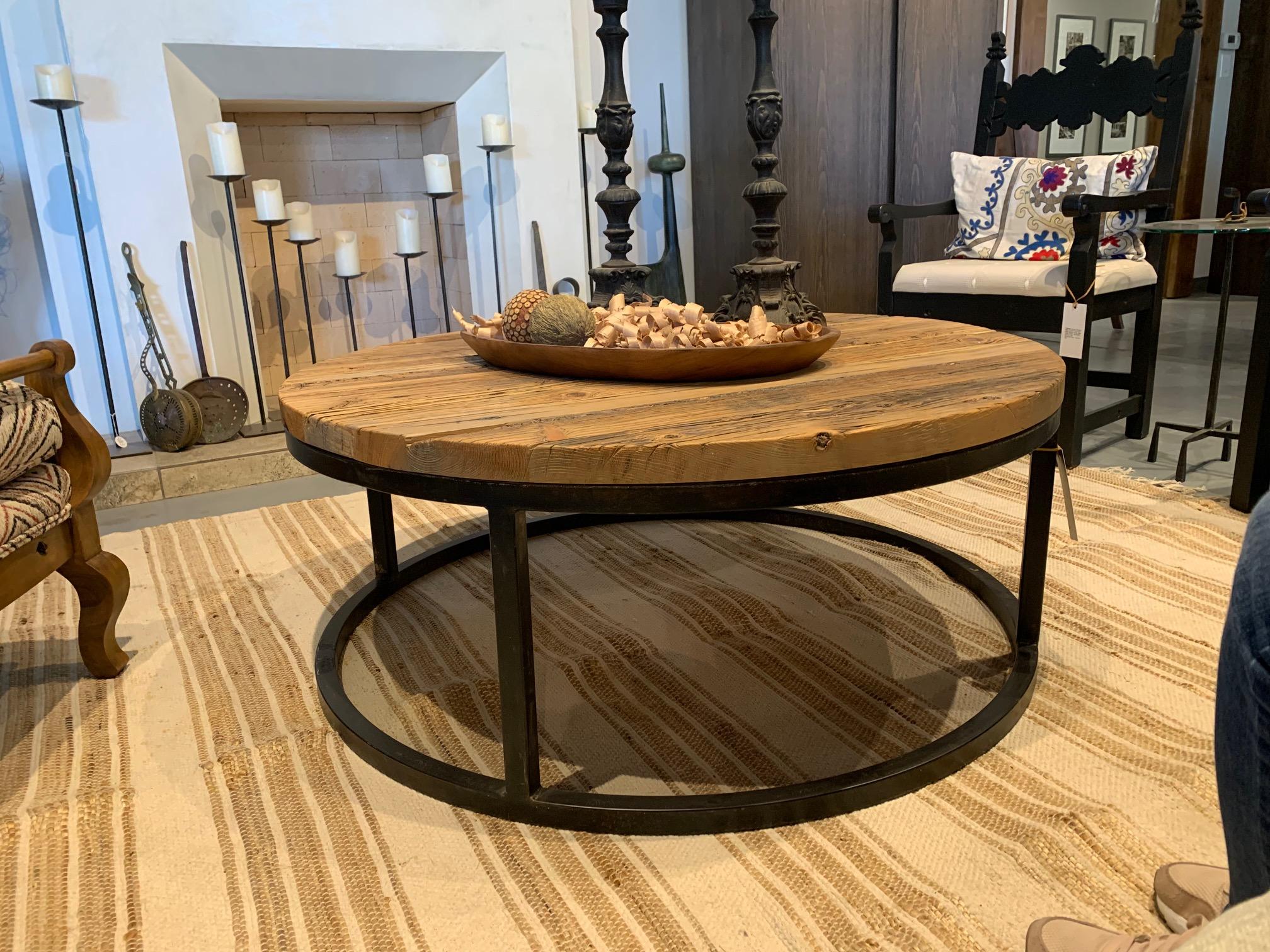 Custom Round Barnwood Coffee Table In New Condition For Sale In Albuquerque, NM
