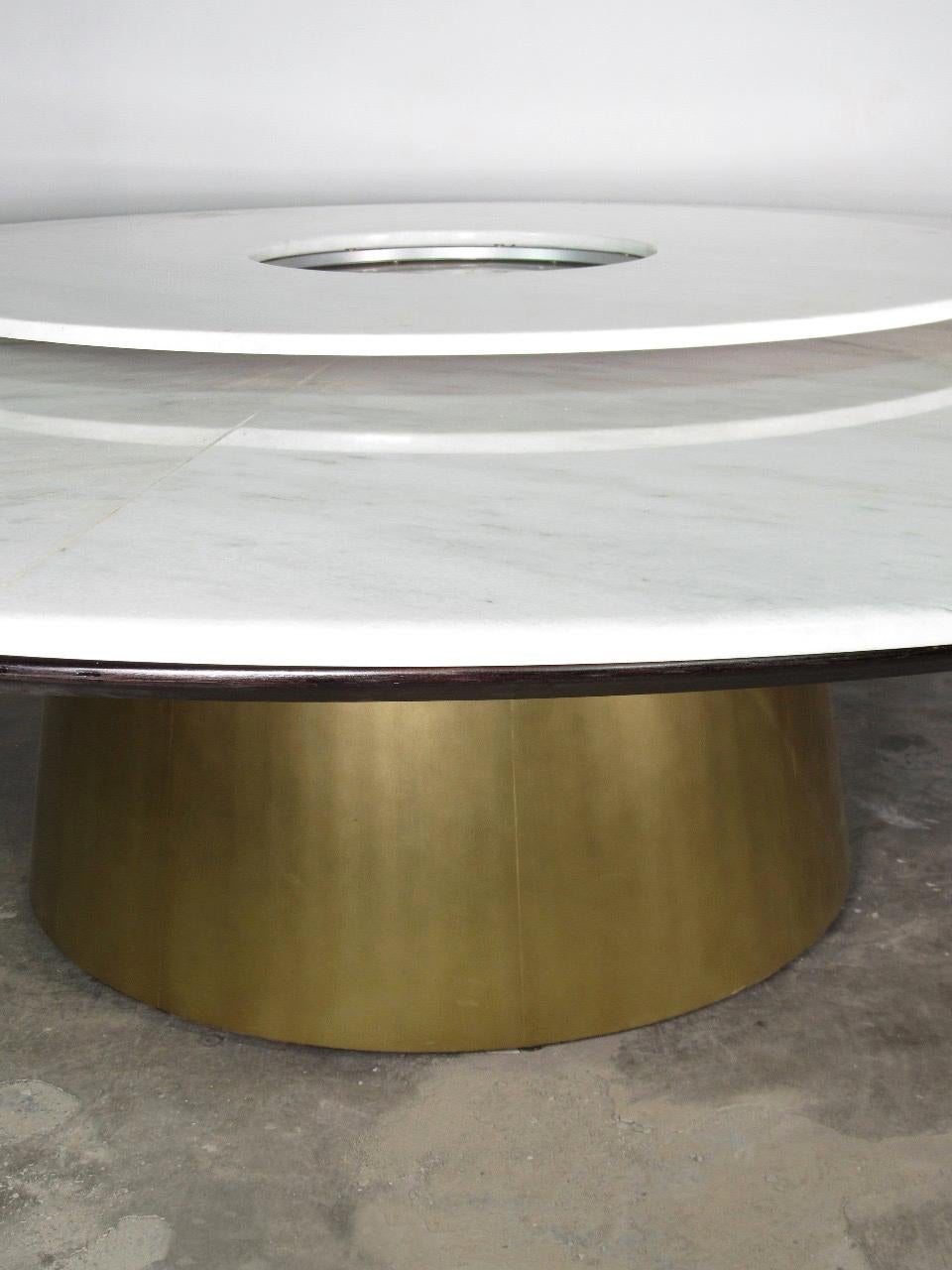 Bronze Table de salle à manger ronde en marbre et bronze avec service rotatif de Costantini, Aragon en vente