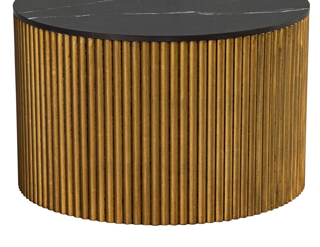 Individueller runder Beistelltisch aus schwarzem und goldenem Porzellan im Angebot 4