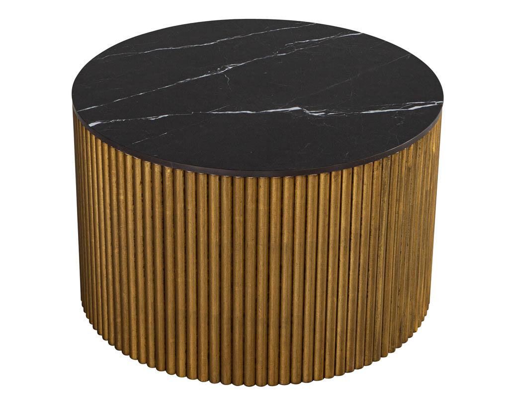 Table d'appoint ronde en porcelaine noire et dorée à motif tambour, faite sur mesure Neuf - En vente à North York, ON