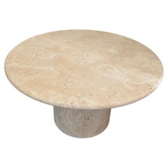 Table basse ronde en travertin romain faite sur mesure par Le Lampade