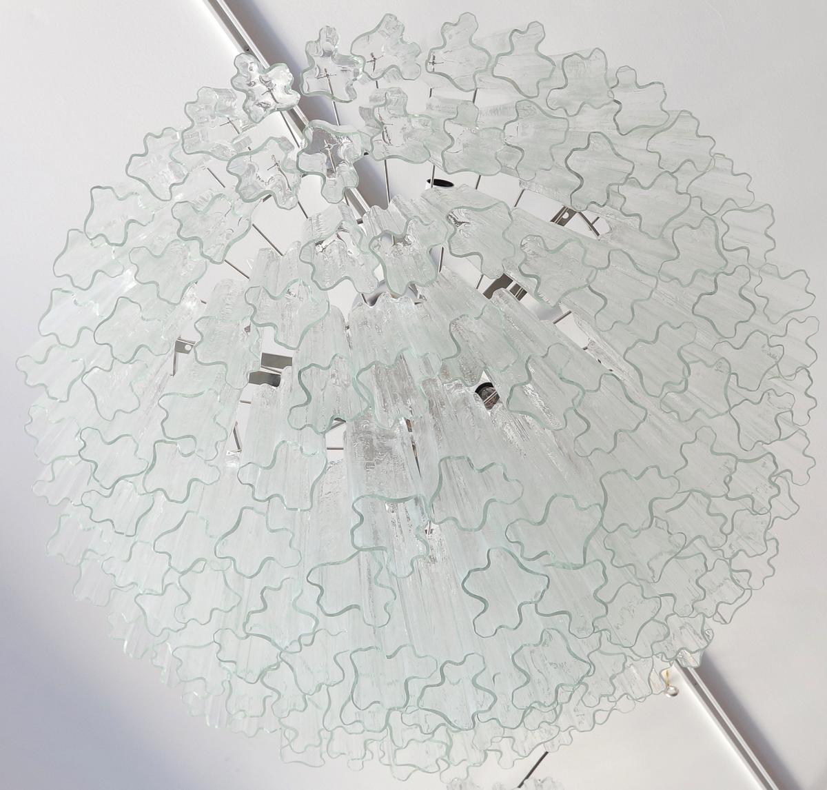 XXI secolo e contemporaneo Lampadario rotondo personalizzato a più livelli di Murano con vetro trasparente ondulato in vendita