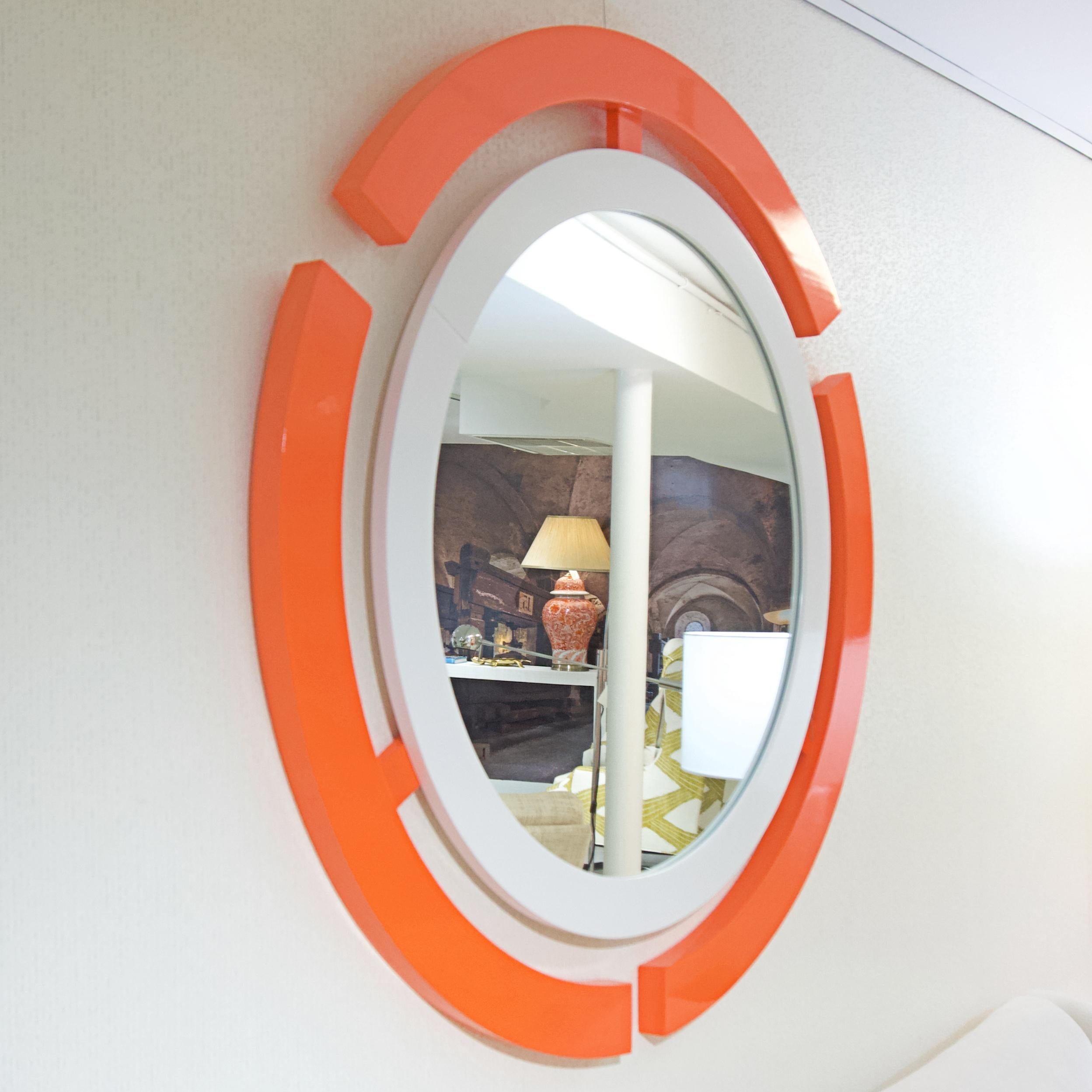 Custom Round Wall Mirror In New Condition For Sale In Greenwich, CT
