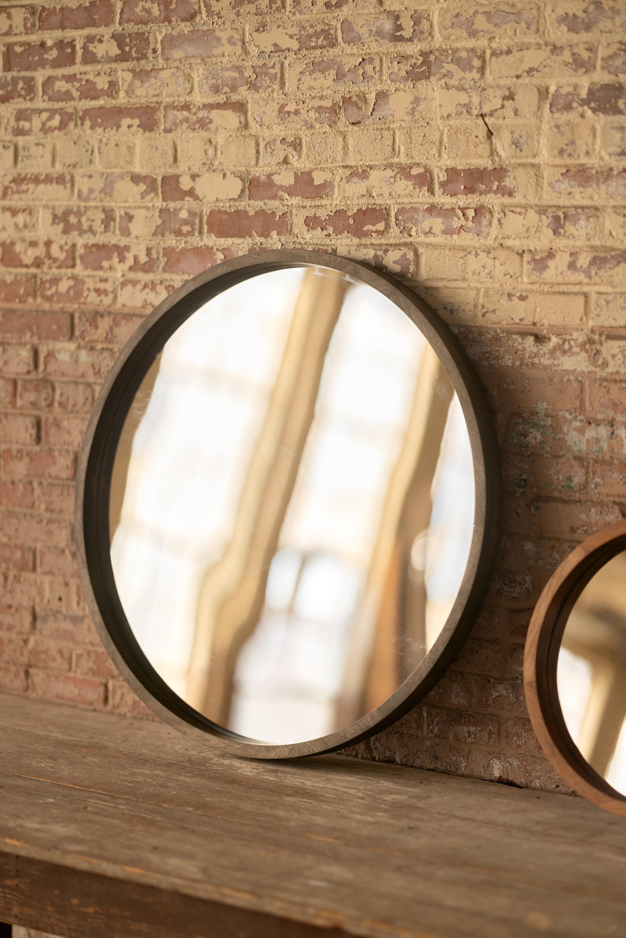 Travail du bois Miroir mural en bois rond personnalisé  Miroir Rita d'Alabama Sawyer en vente