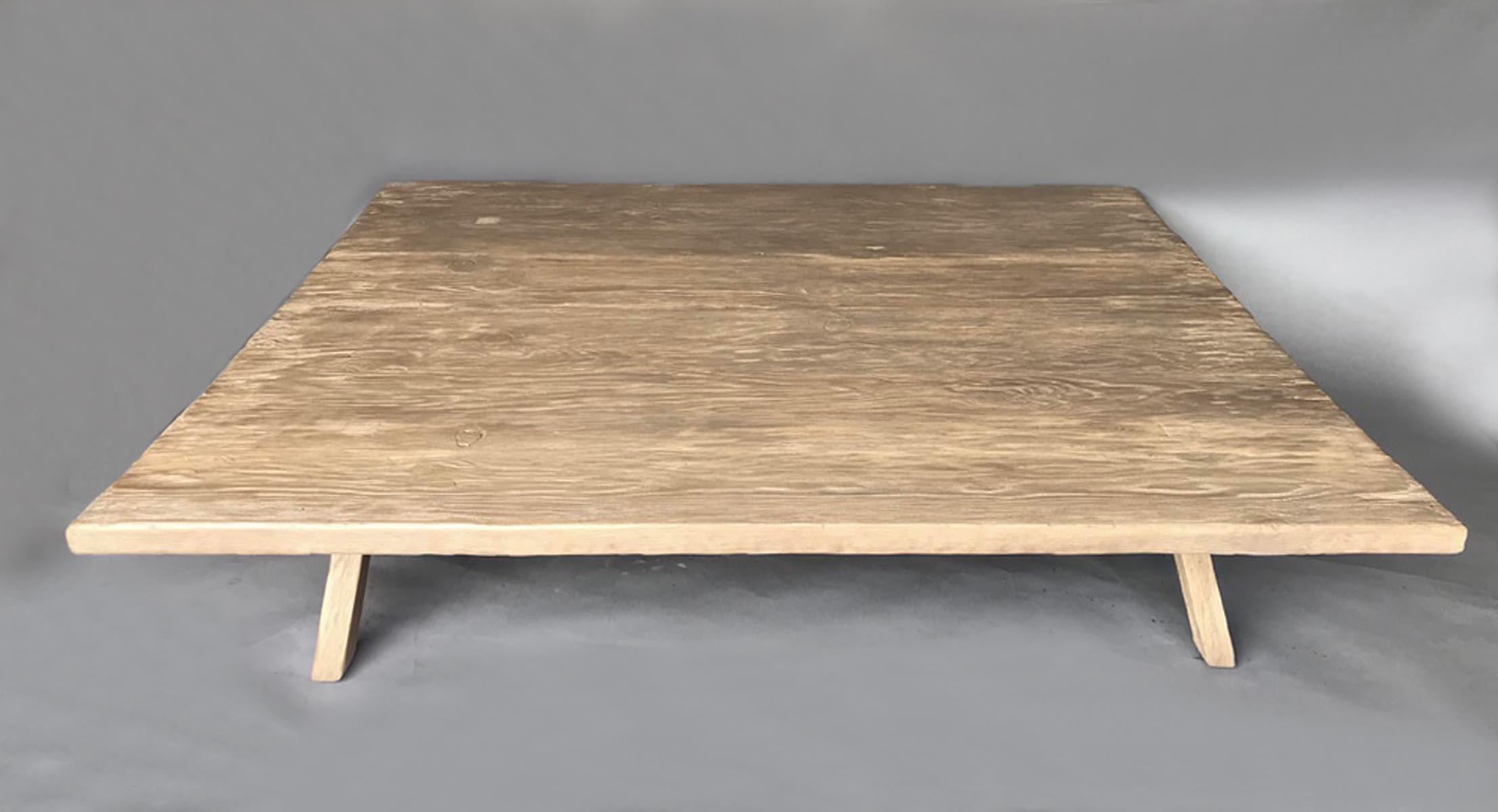 Rustique Table basse rustique en bois de récupération faite sur mesure par Dos Gallos Studio en vente