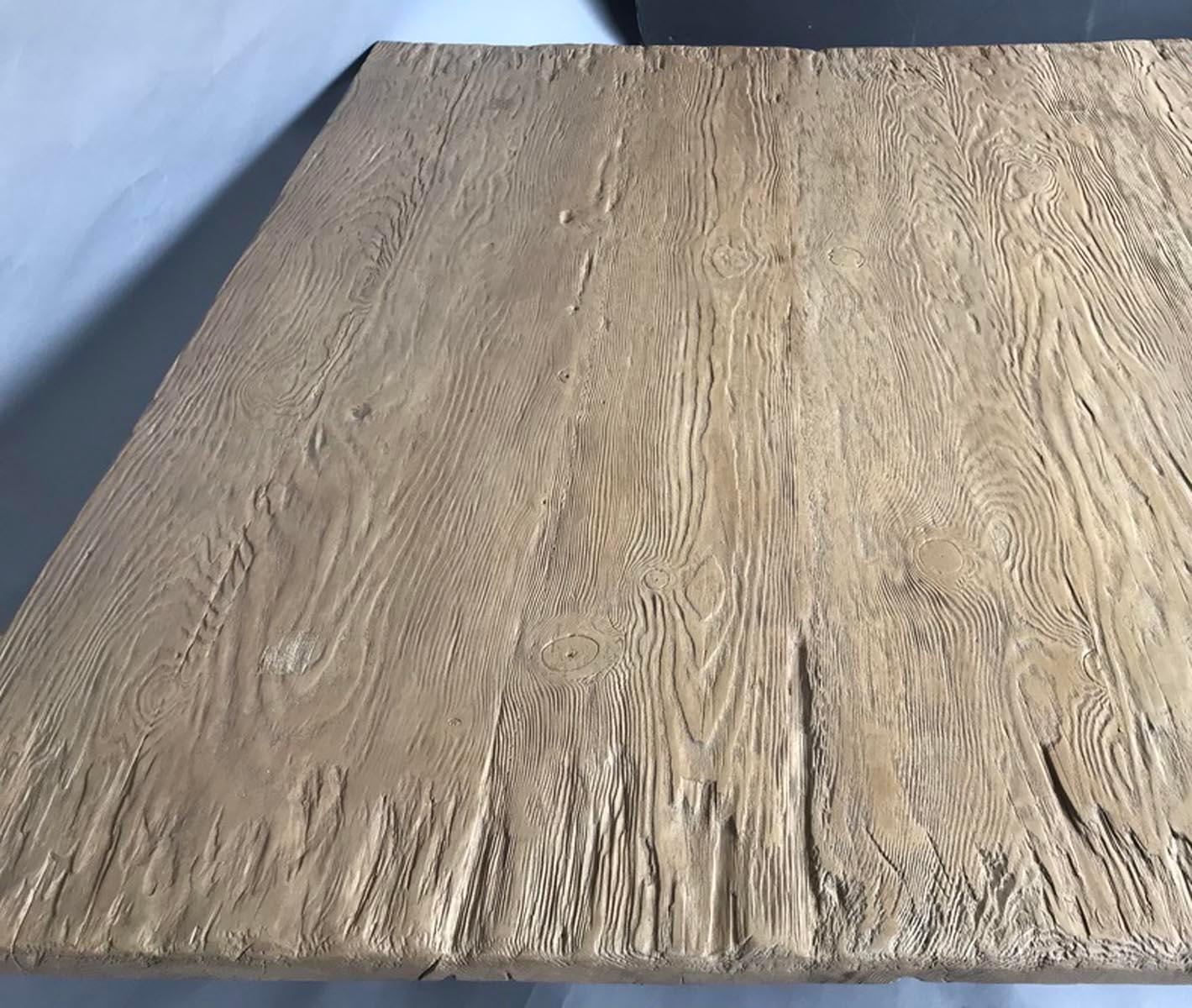 Américain Table basse rustique en bois de récupération faite sur mesure par Dos Gallos Studio en vente