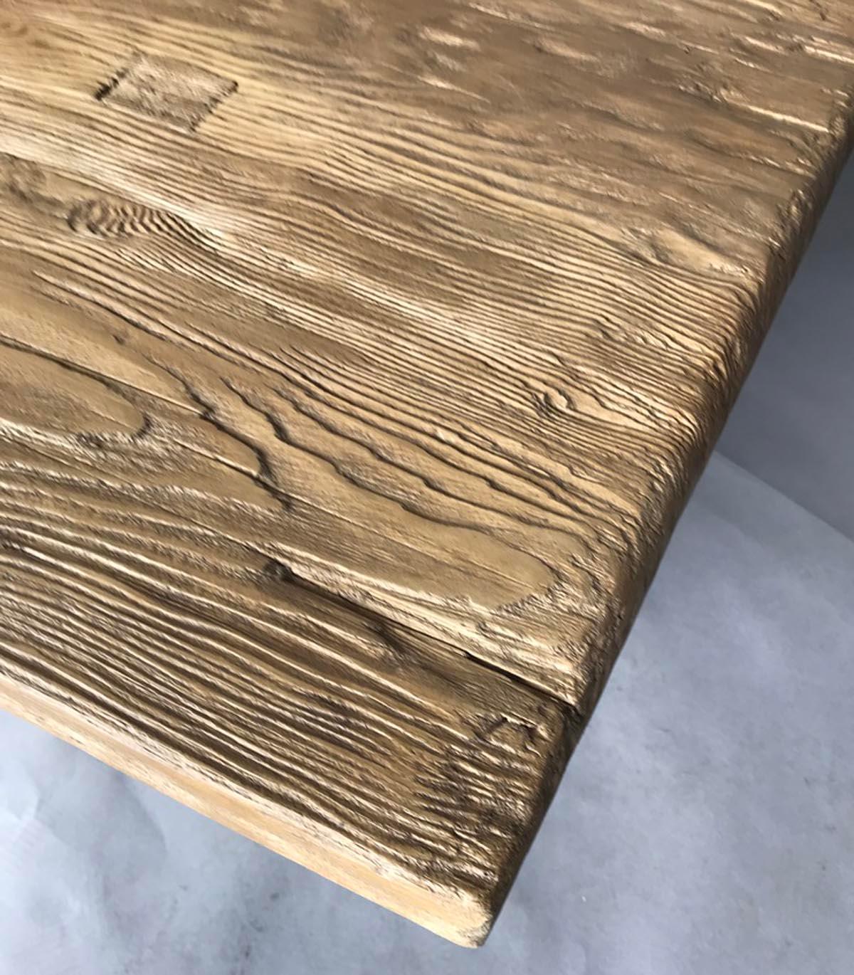 Table basse rustique en bois de récupération faite sur mesure par Dos Gallos Studio Neuf - En vente à Los Angeles, CA