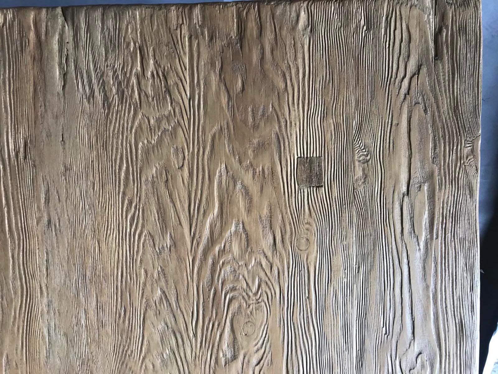 Table basse rustique en bois de récupération faite sur mesure par Dos Gallos Studio en vente 2