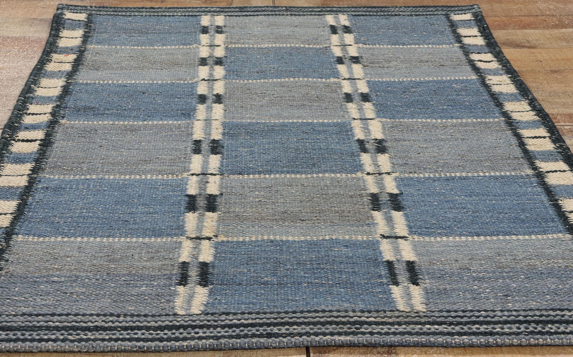 Maßgefertigter skandinavisch-moderner schwedisch inspirierter Kilim-Teppich, Blått Rutmönster im Angebot 1