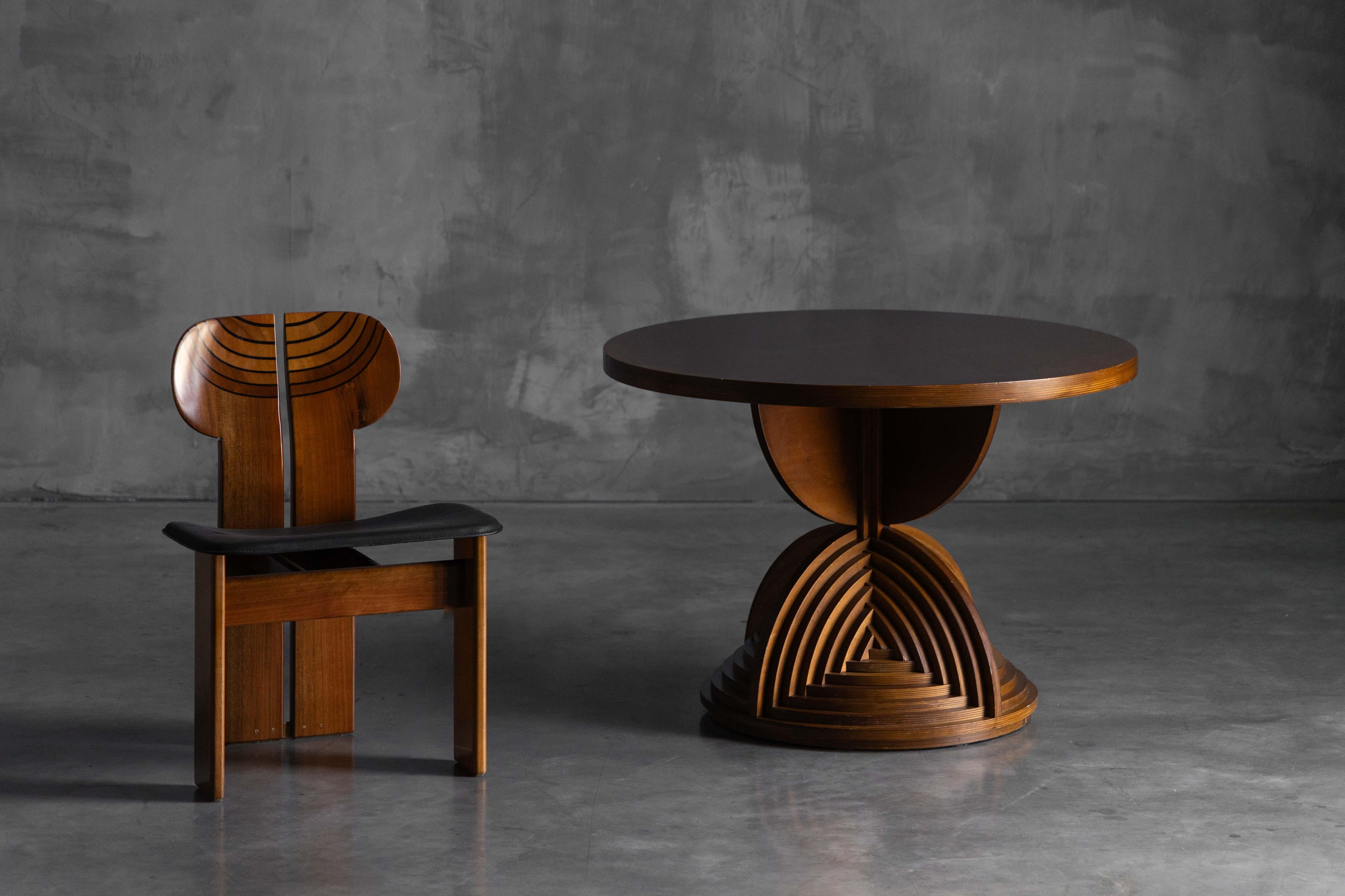 Custom Sculptural Table by Mario Ceroli, Italy, 1970s In Excellent Condition For Sale In Antwerp, BE