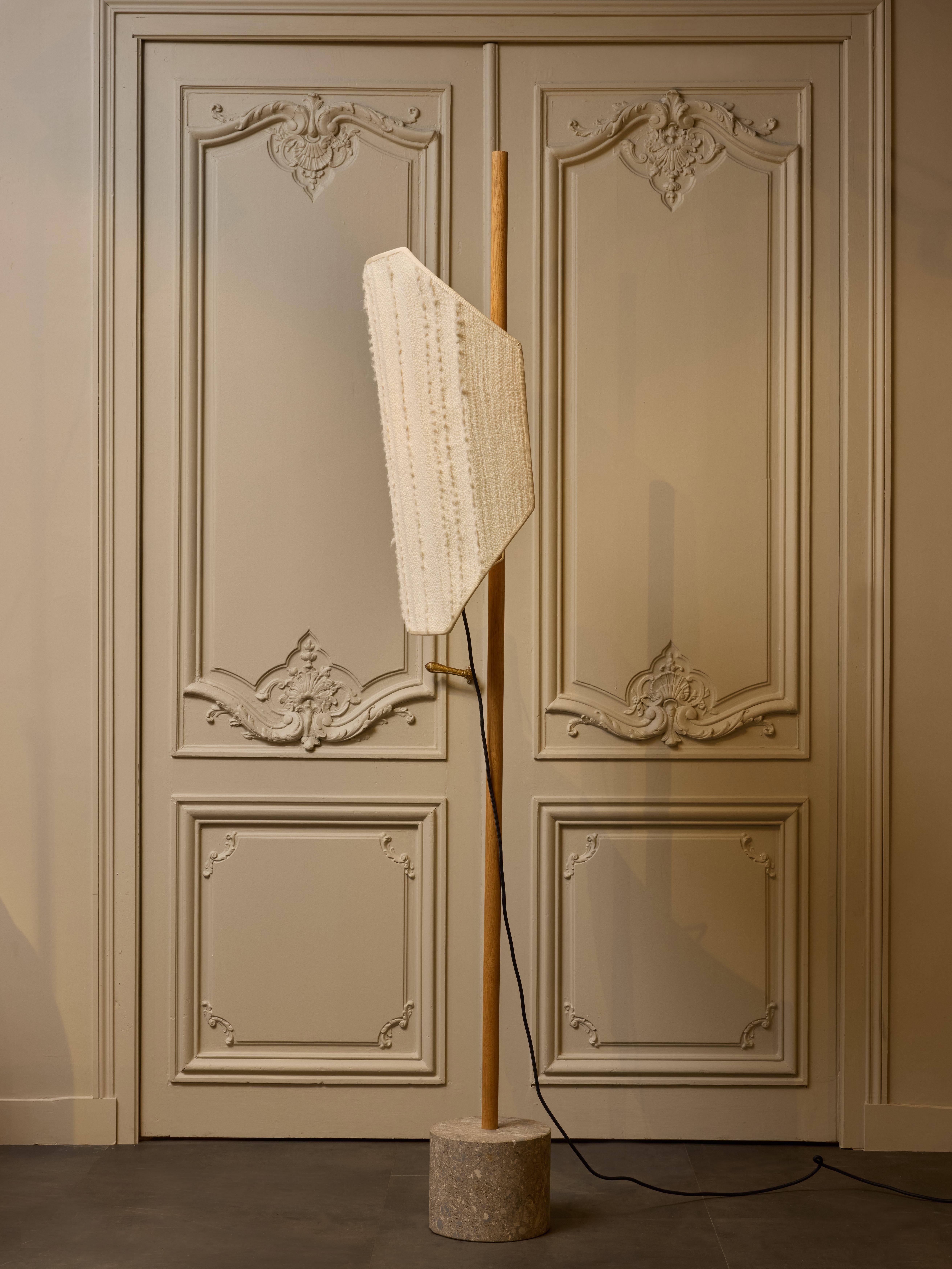 Lampada da terra personalizzata a bandiera Servomuto con paralume in bouclé In condizioni buone in vendita a Saint-Ouen, IDF