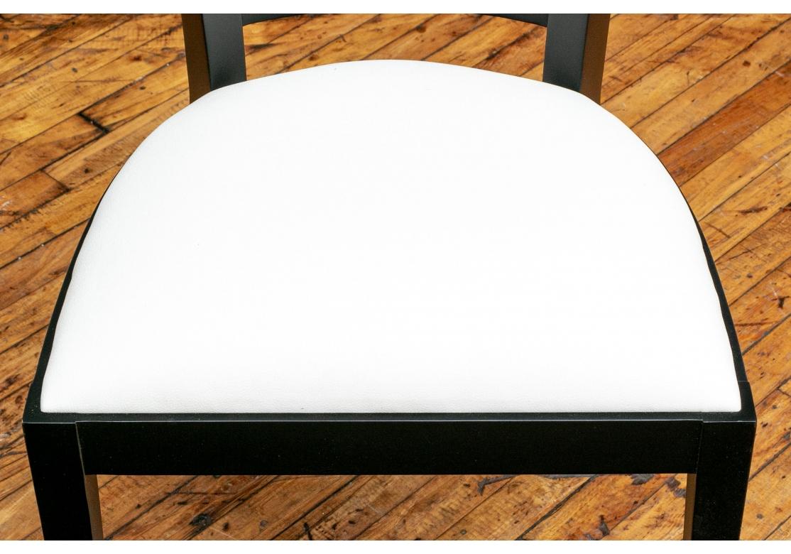 Ensemble personnalisé de huit chaises de salle à manger ébénisées de Baker Furniture en vente 2