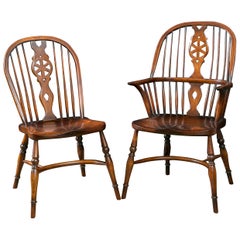 Custom Set of Eight Windsor Wheel Back Chairs / 2 Arms and 6 Sides