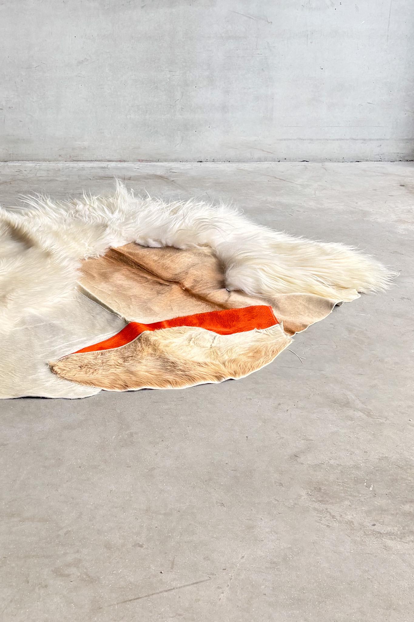 Schafsfell nach Maß von Carine Boxy -- Orange-Off-White-Teppich im Zustand „Neu“ im Angebot in Antwerpen, BE