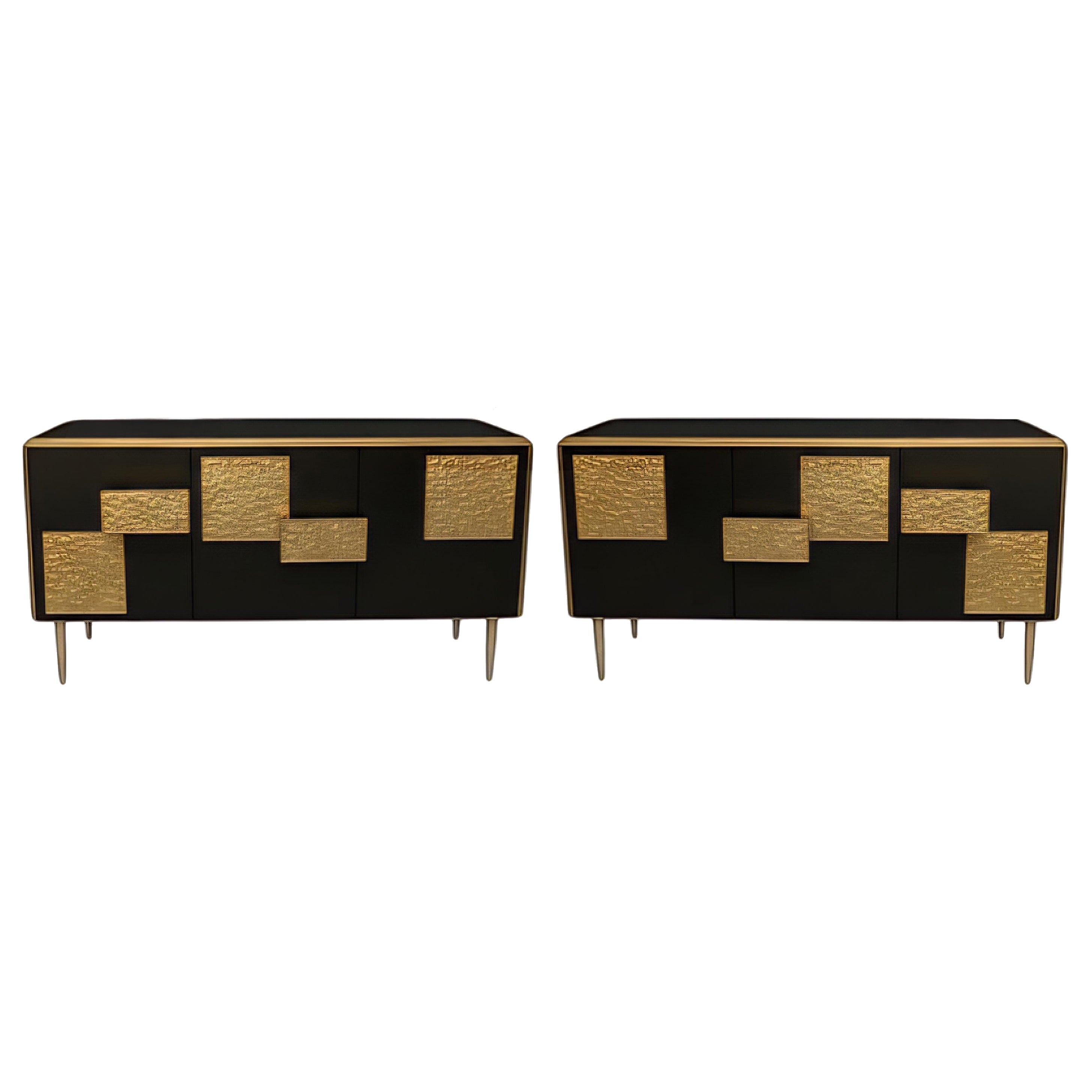 Credenza personalizzata in vetro di Murano nero e ottone martellato Justfurnituress in vendita