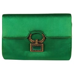 Maßgefertigte Clutch aus Seiden-Satin mit Malachit und Koralle