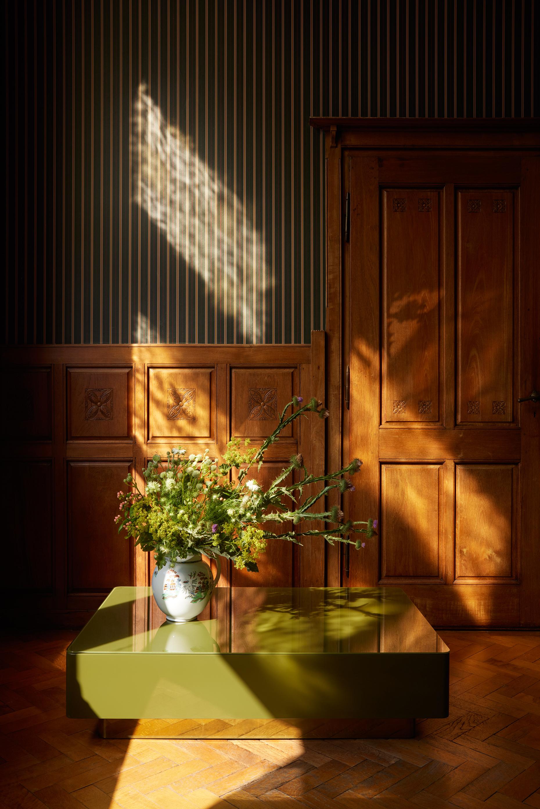 XXIe siècle et contemporain Custom size Chelmsford Lacquered Steel and Glass Coffee Table en vente