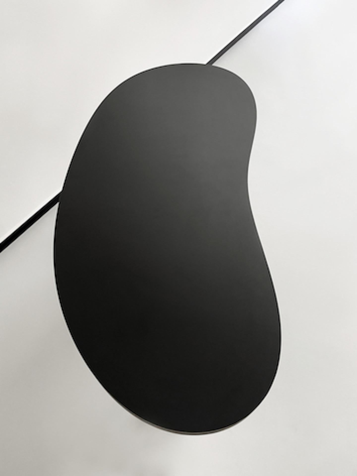 Maßgefertigter Schreibtischtisch „Ms Bean“ aus geräucherter Eiche, schwarze Tischplatte, 210 cm im Angebot 1