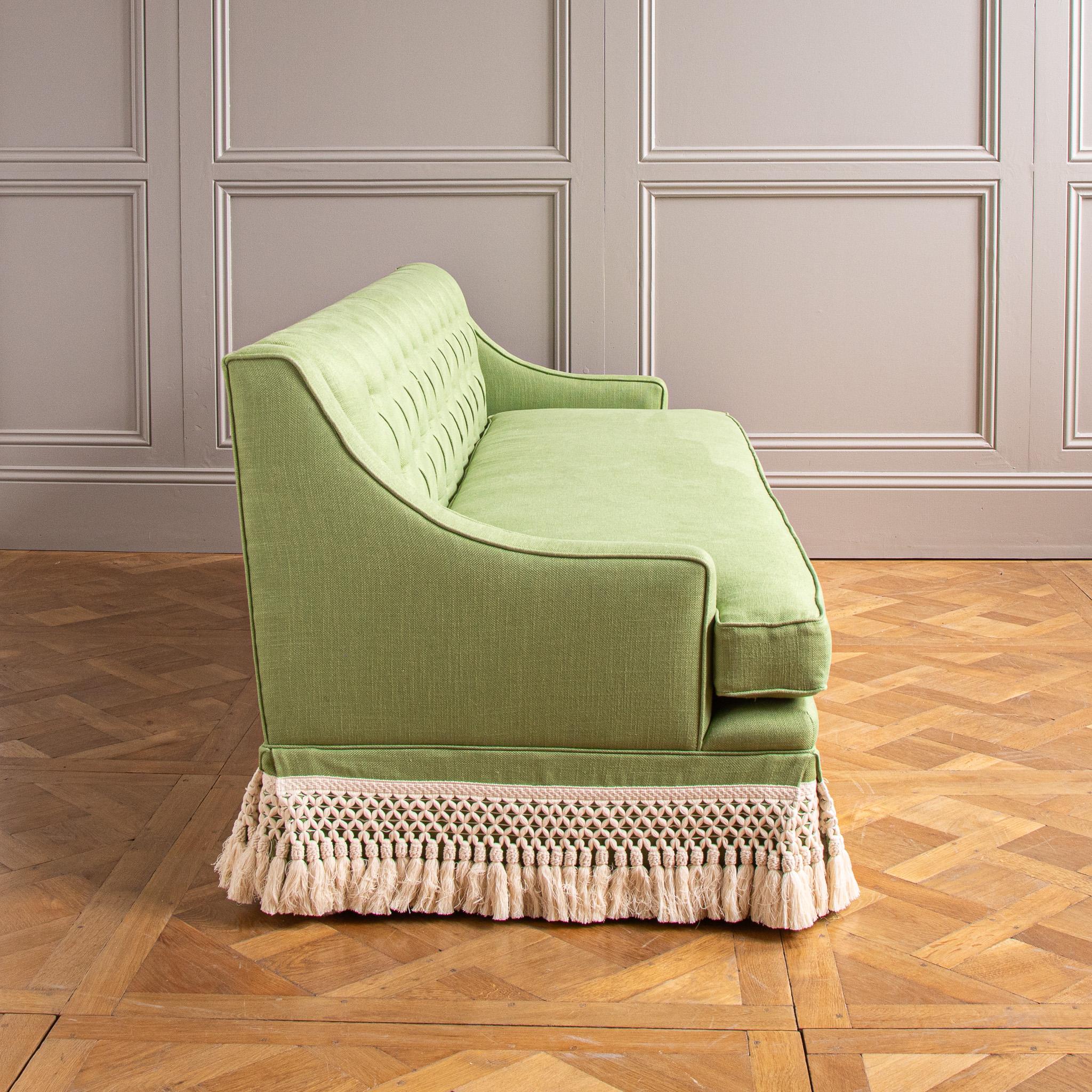 XXI secolo e contemporaneo Divano su misura e imbottito Hand Made di La Maison London in vendita