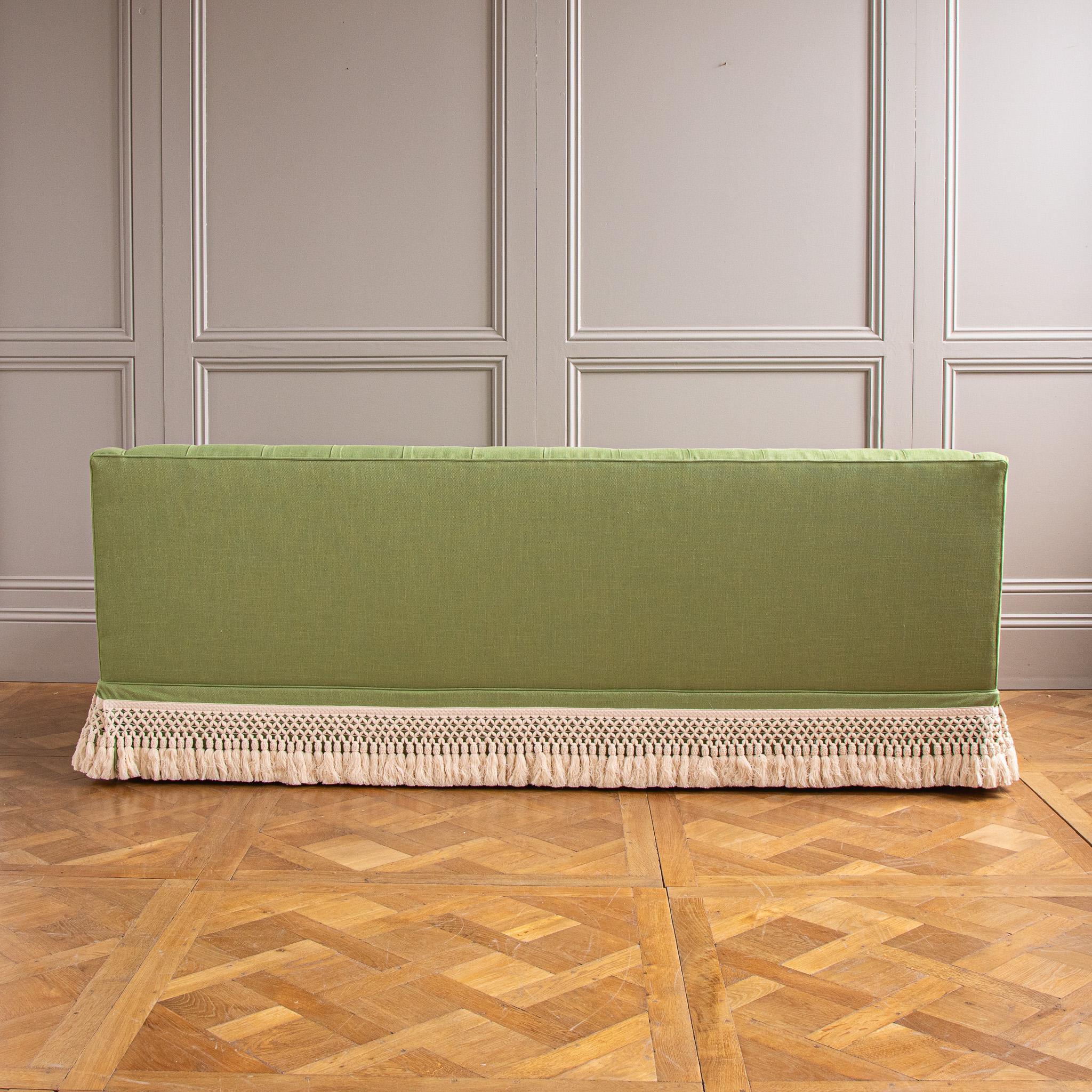 Tappezzeria Divano su misura e imbottito Hand Made di La Maison London in vendita