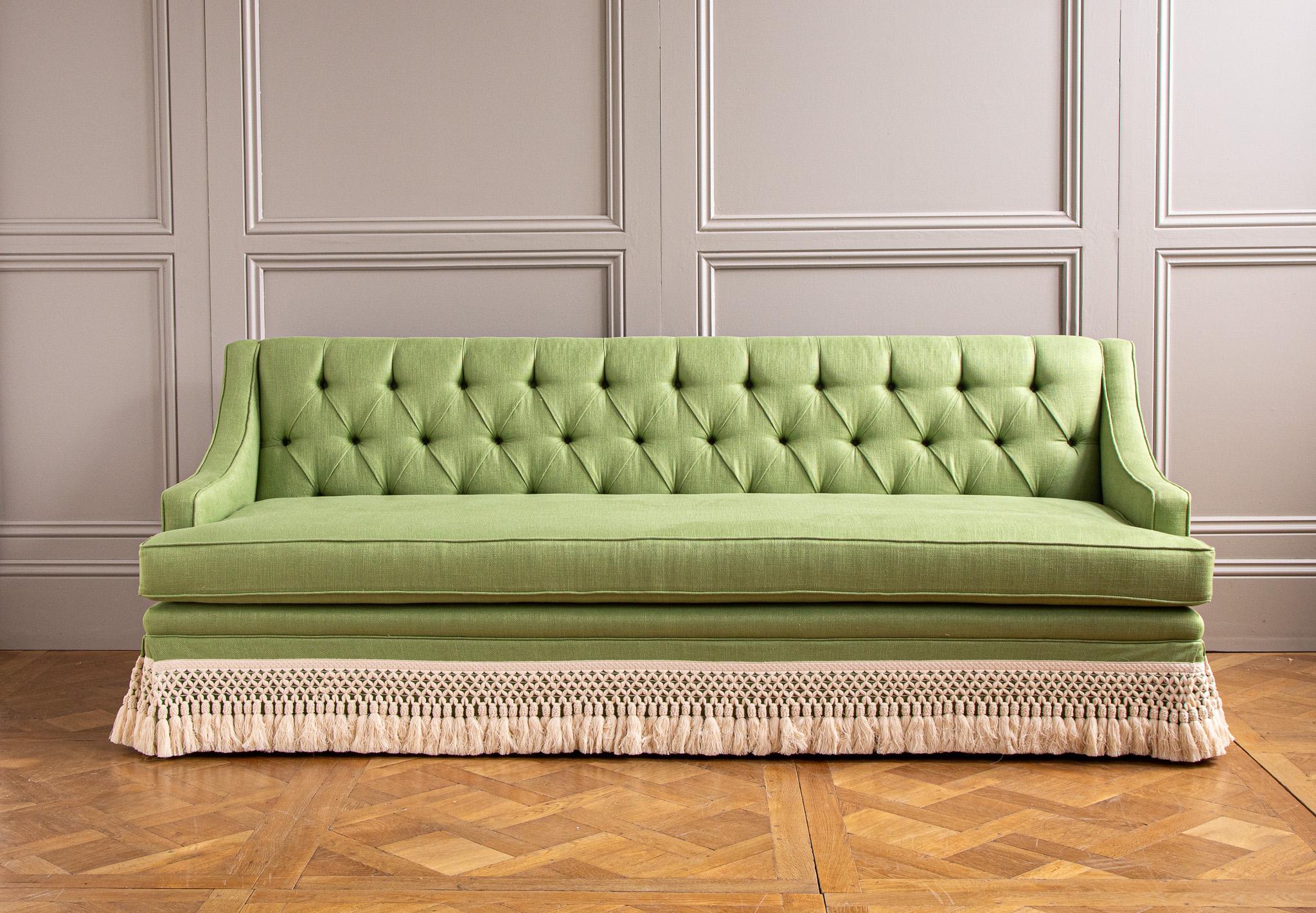 Divano su misura e imbottito Hand Made di La Maison London in vendita 2